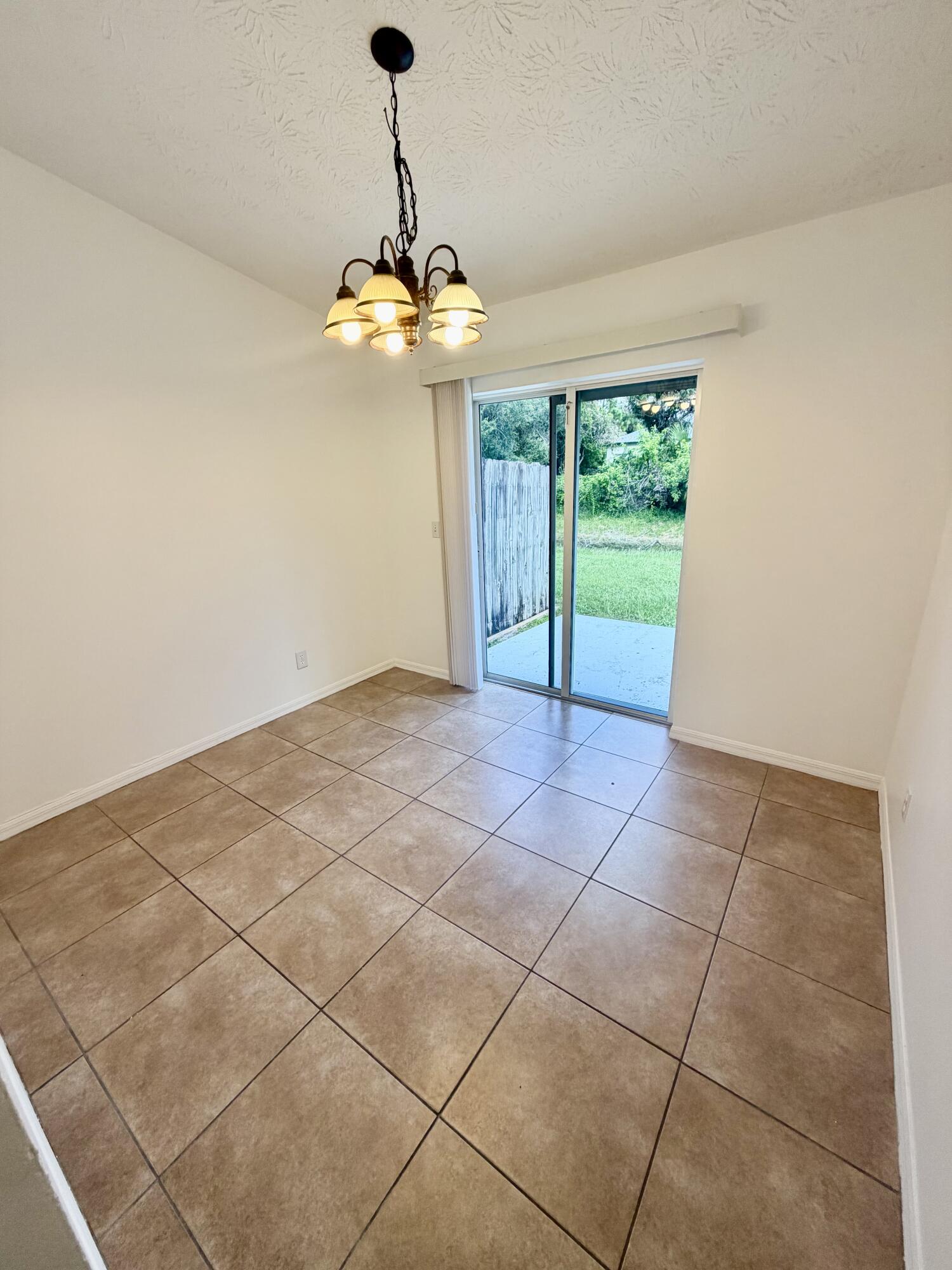 1661 Se Lennard Road Property Photo 4