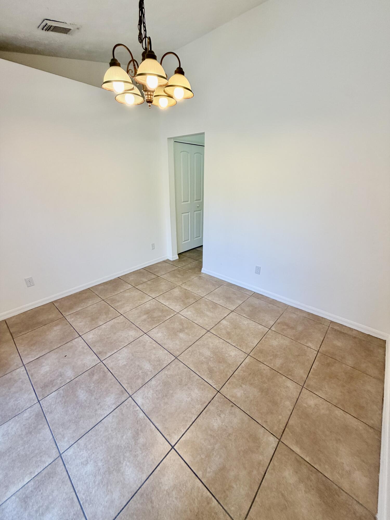 1661 Se Lennard Road Property Photo 6