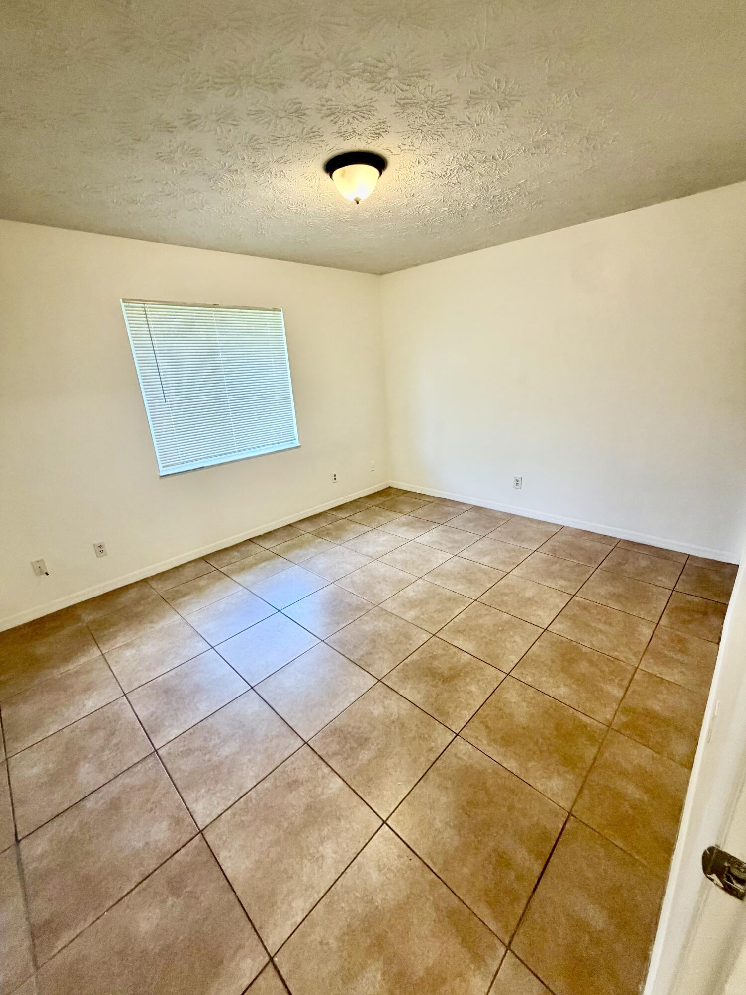 1661 Se Lennard Road Property Photo 7