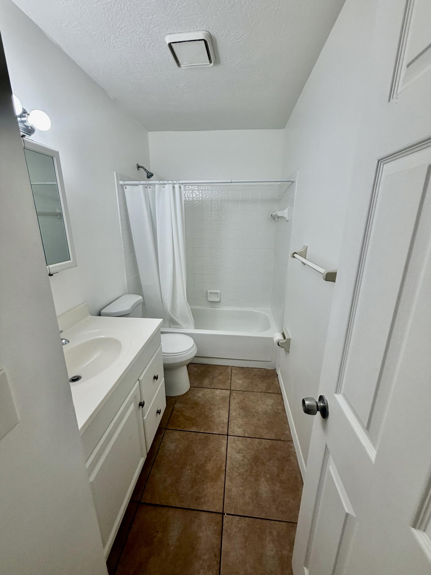 1661 Se Lennard Road Property Photo 10