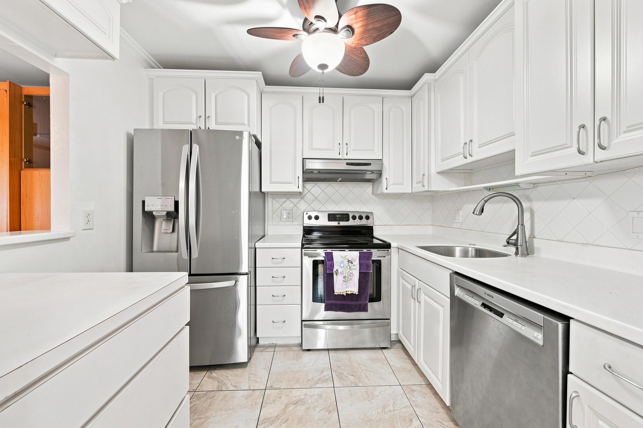 167 Valencia G Property Photo 1
