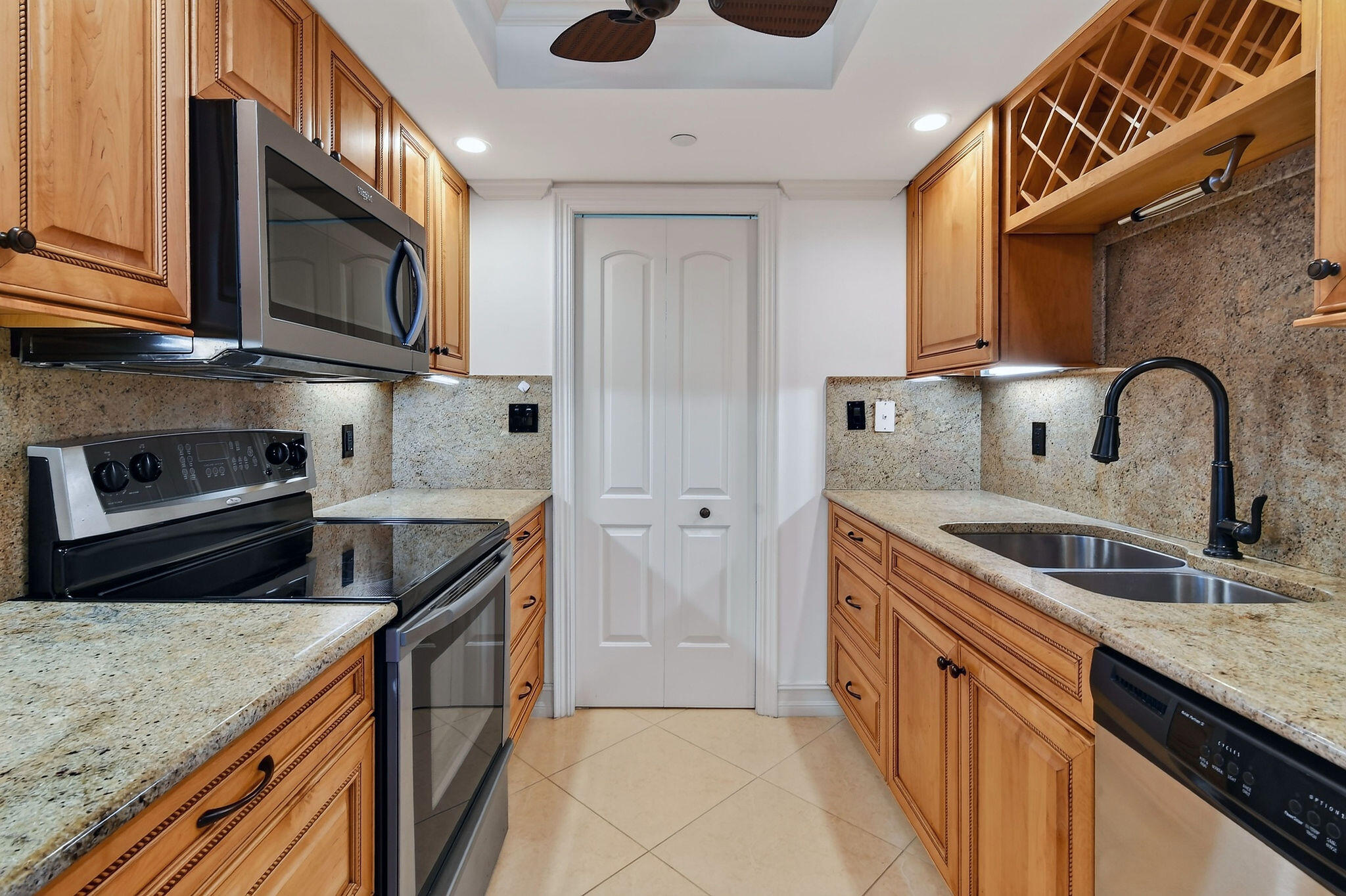 3000 N Ocean Drive 8a Property Photo 15