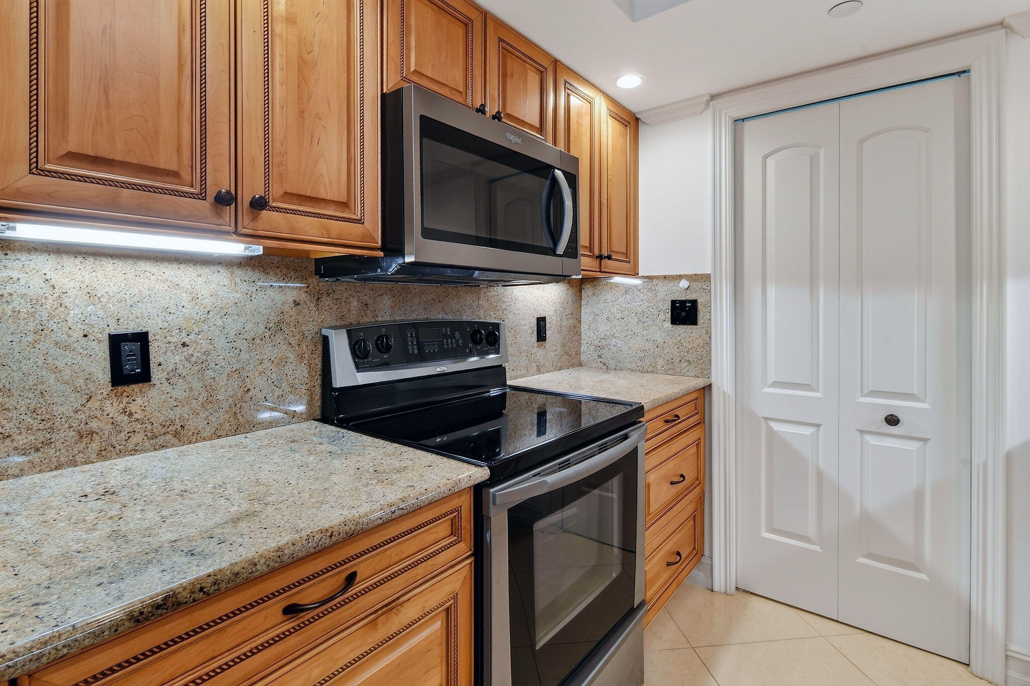 3000 N Ocean Drive 8a Property Photo 16