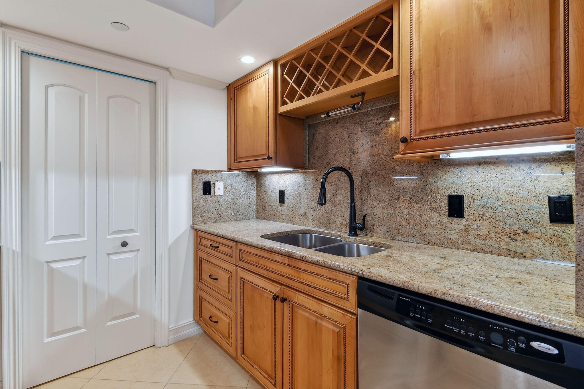 3000 N Ocean Drive 8a Property Photo 17