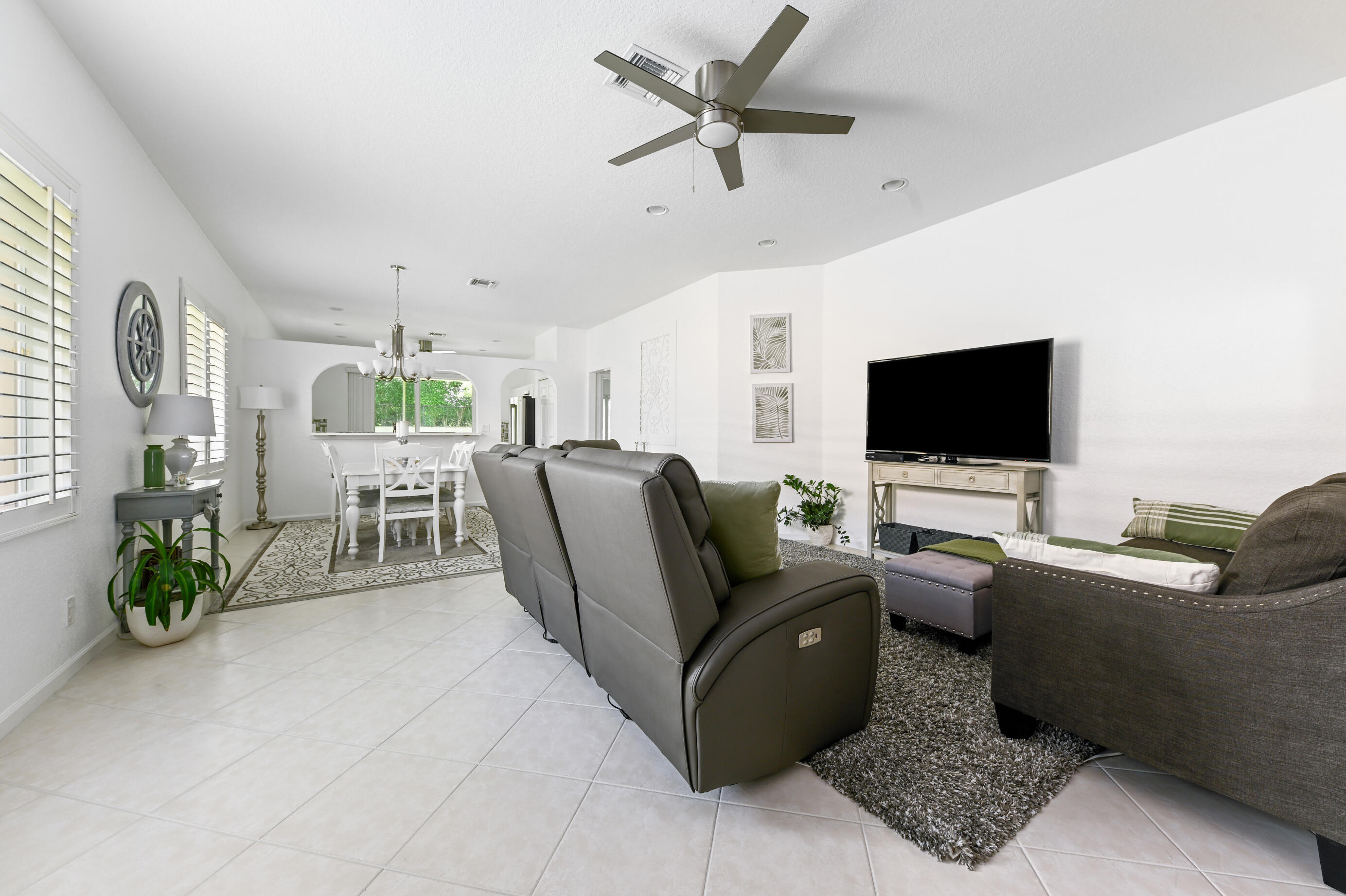 9142 Bay Point Circle Property Photo 4