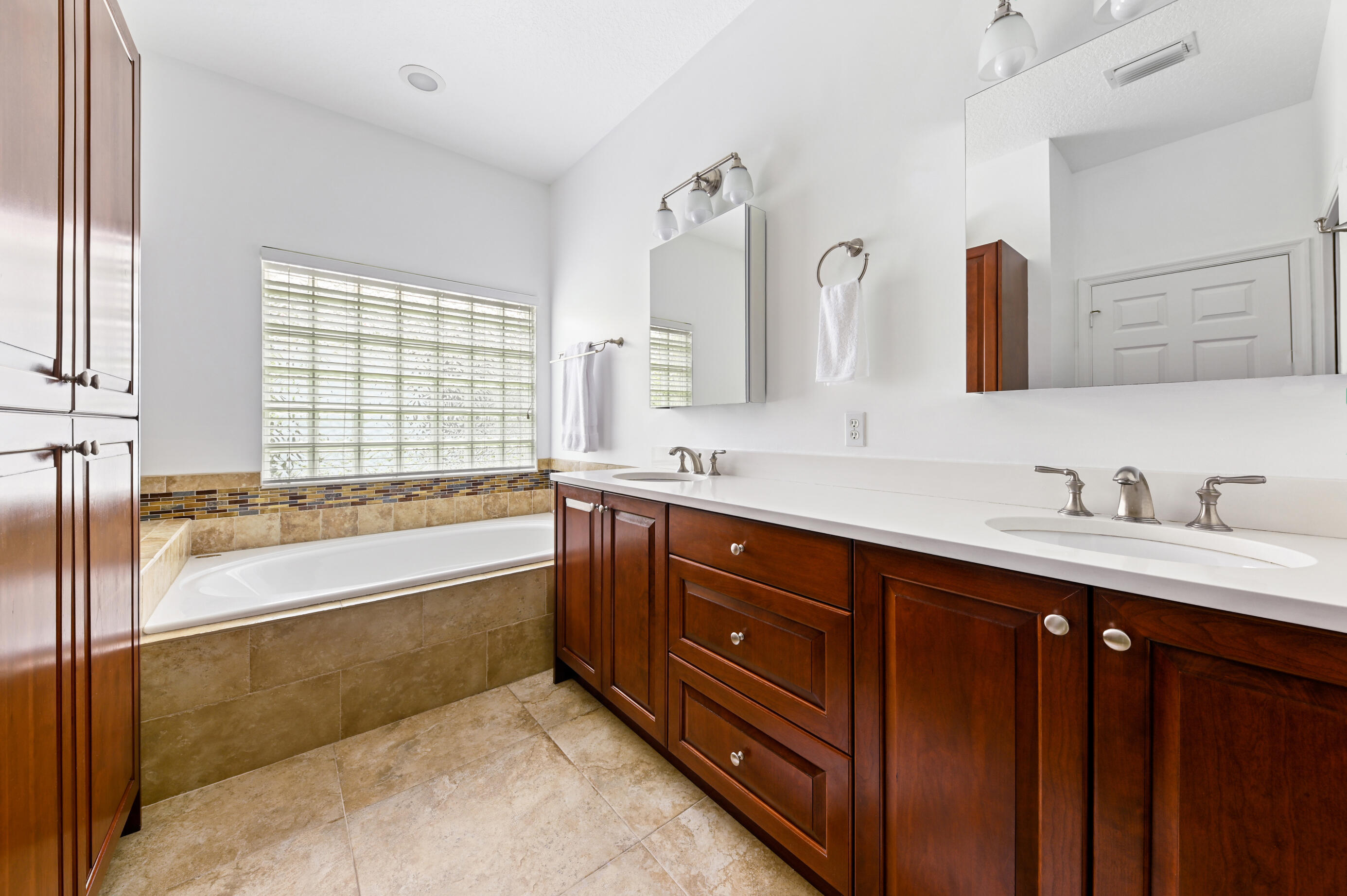 9142 Bay Point Circle Property Photo 13