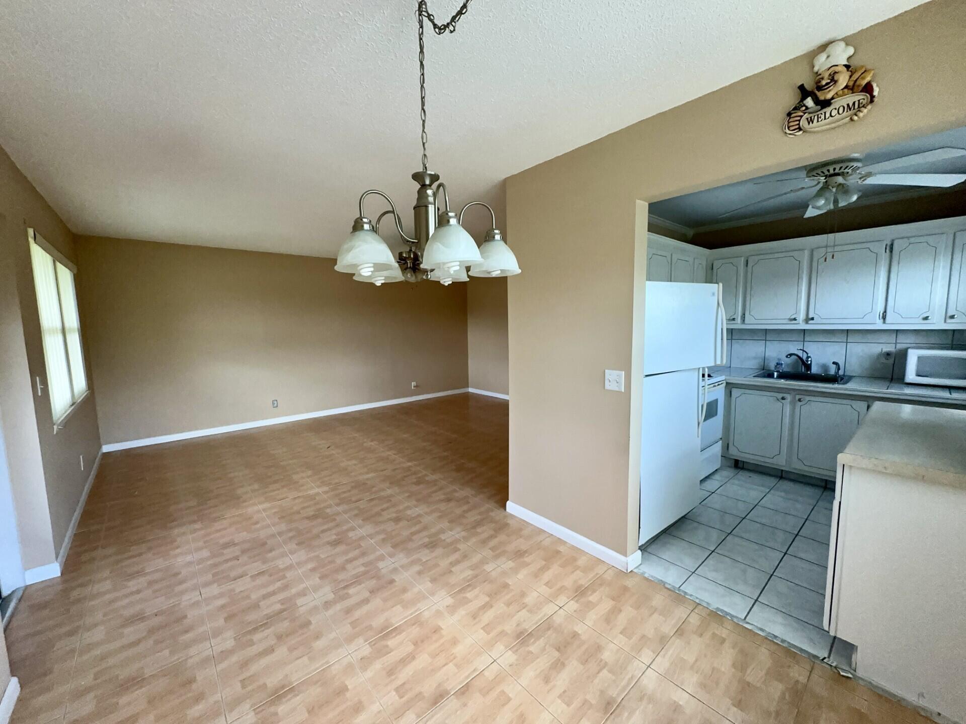 38 CAMBRIDGE B Property Photo 1