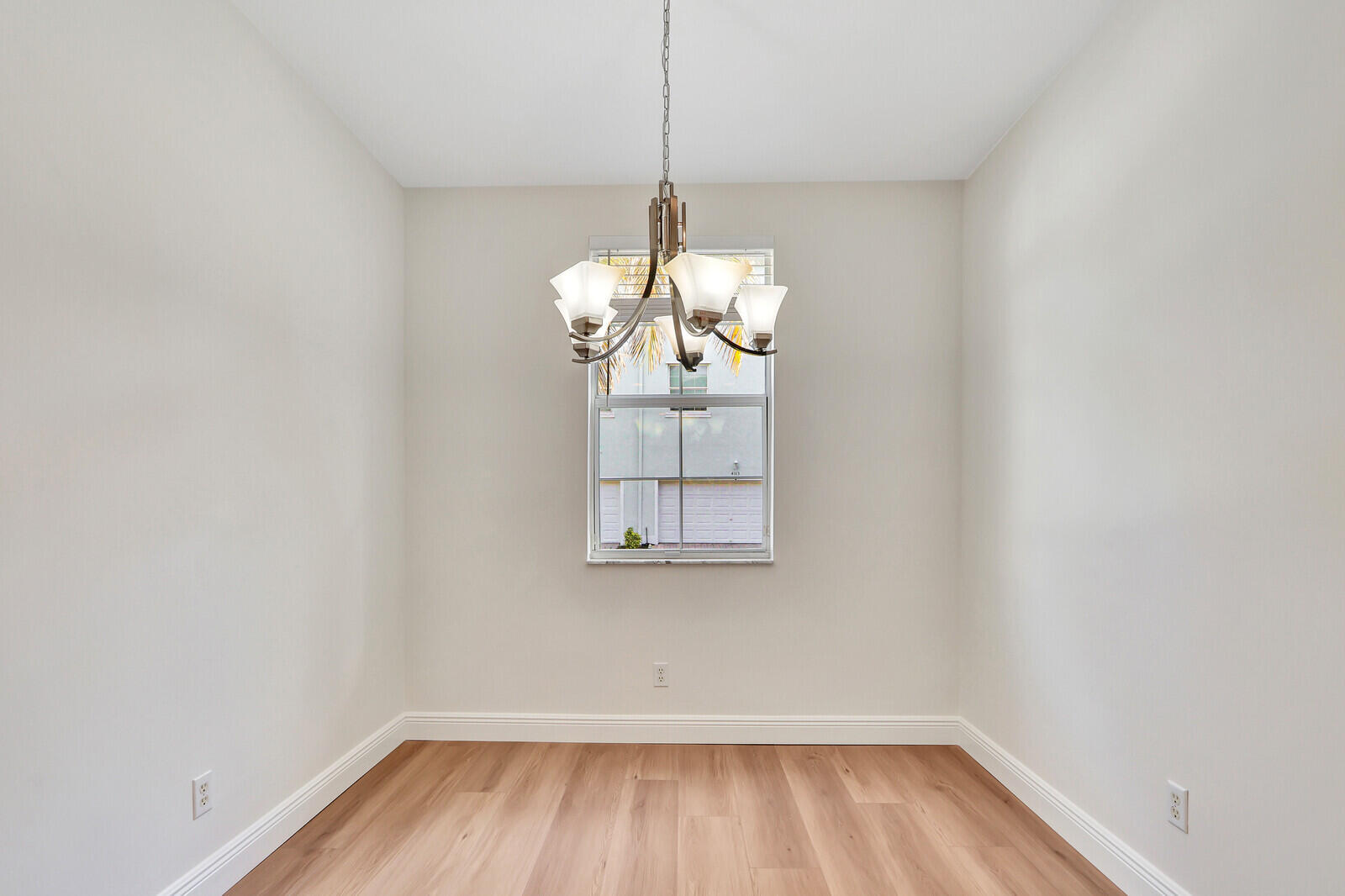 4313 Parkside Drive Property Photo 4