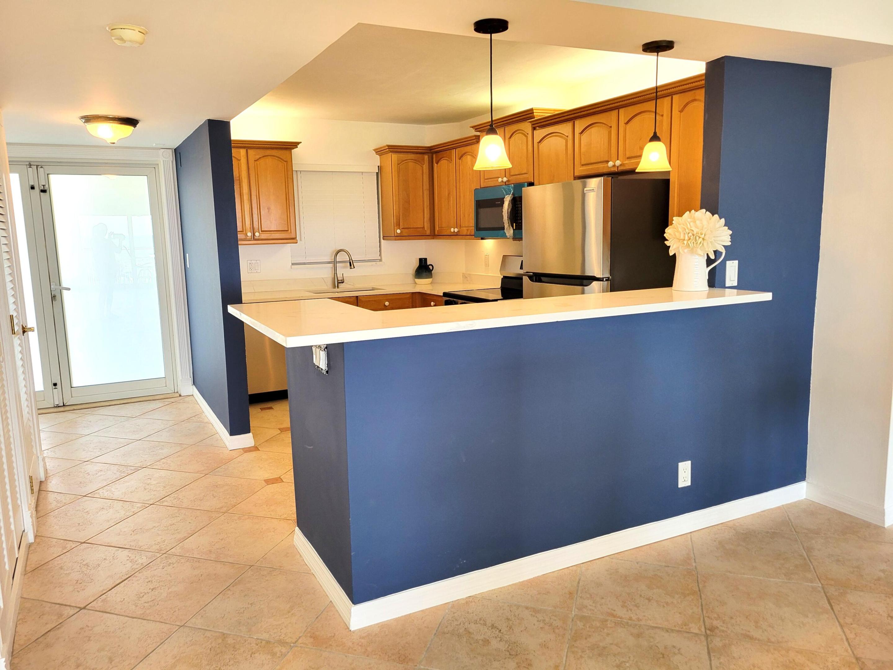 328 N Ocean Boulevard 607 Property Photo 3