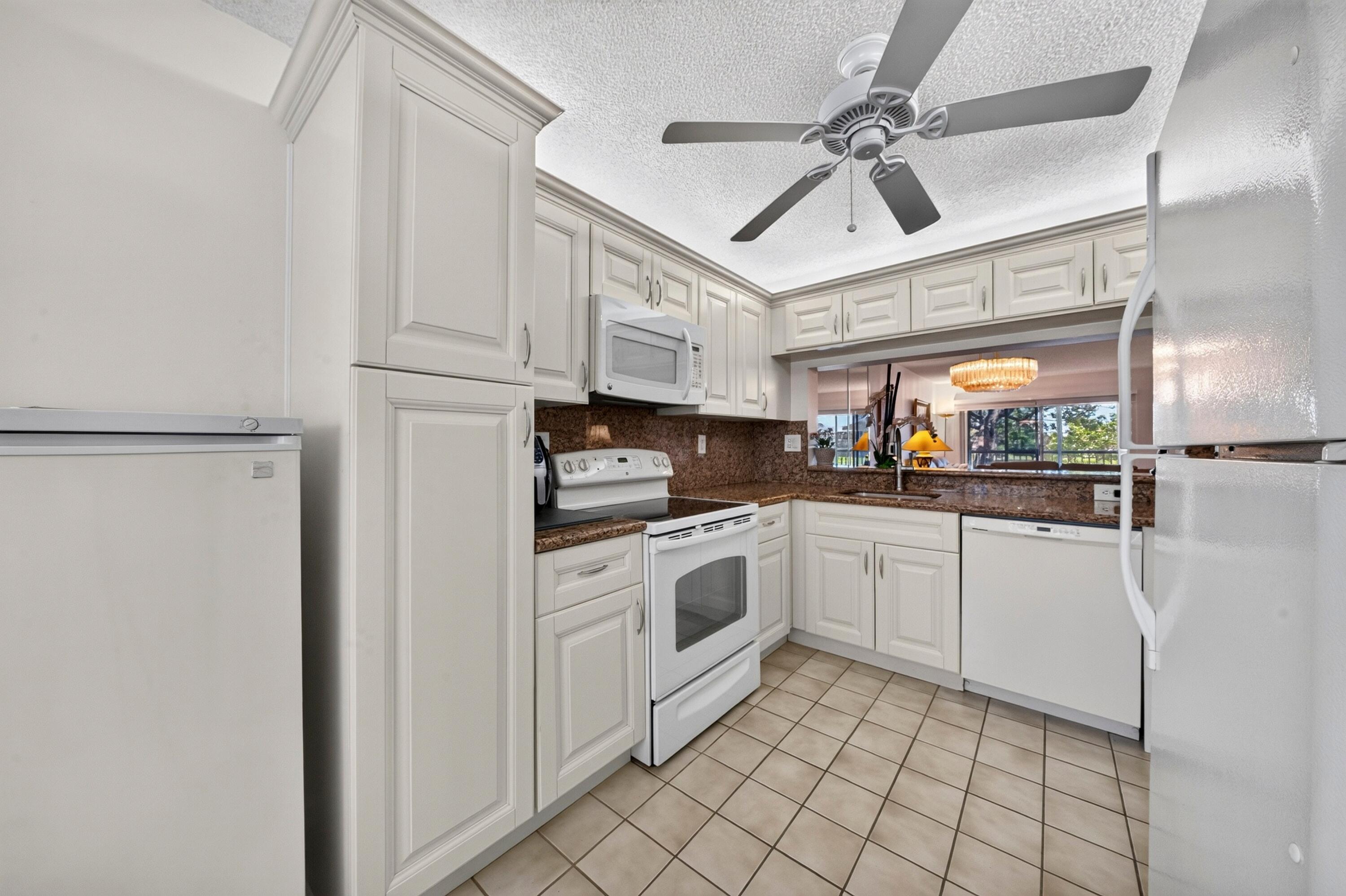 7348 N Devon Drive 203 Property Photo 8