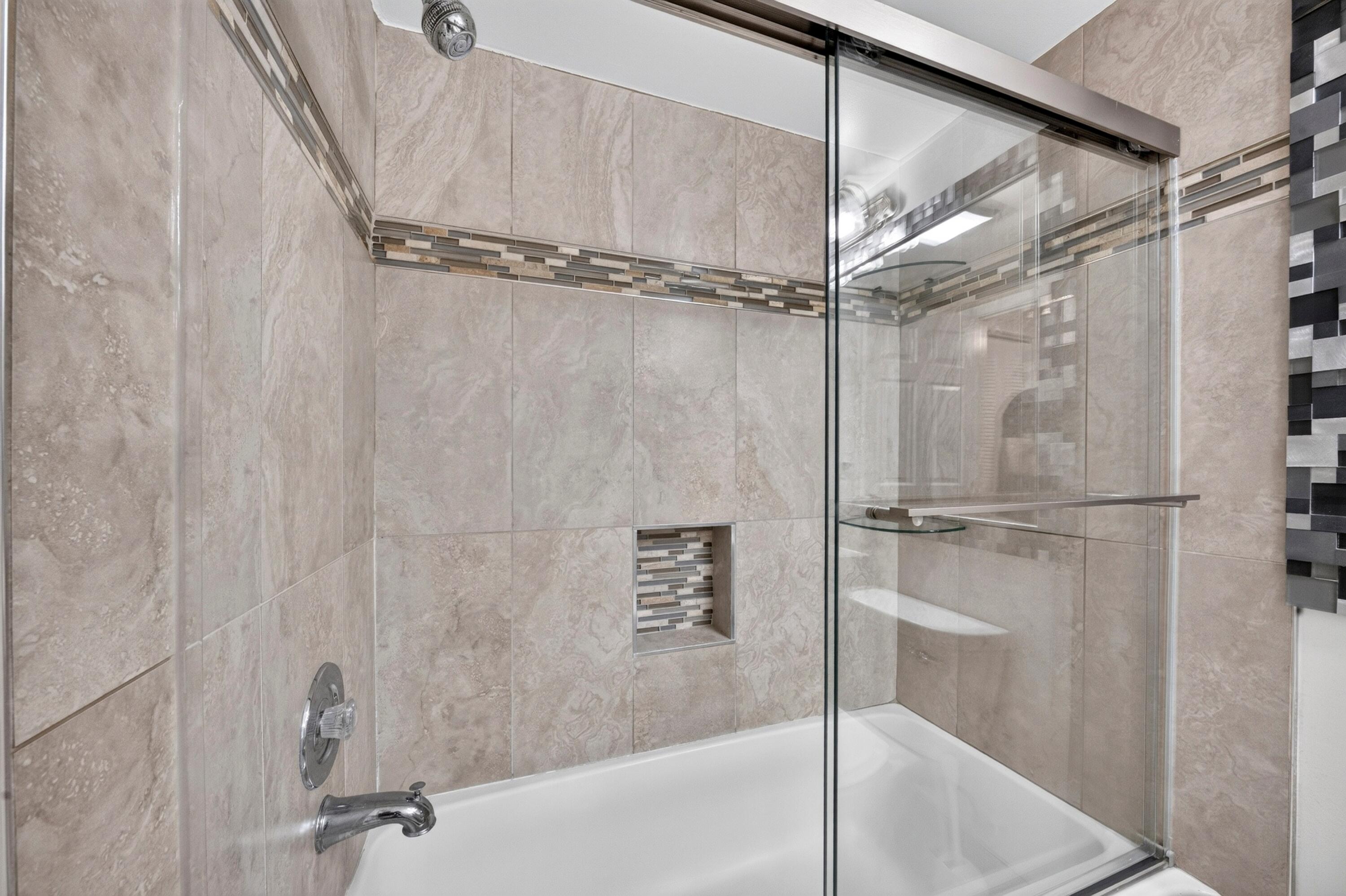 7348 N Devon Drive 203 Property Photo 27