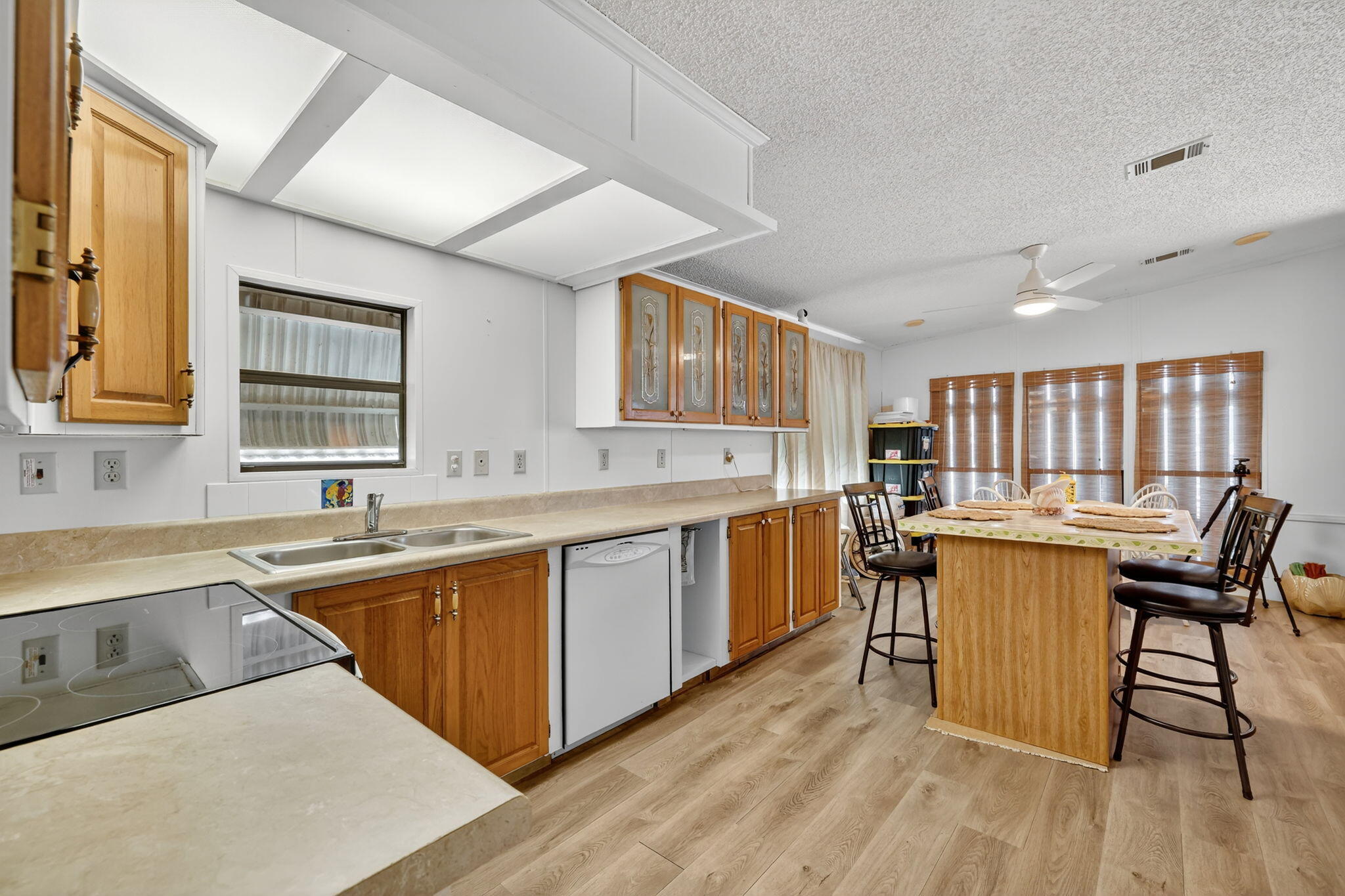 217 Nettles Boulevard Property Photo 16