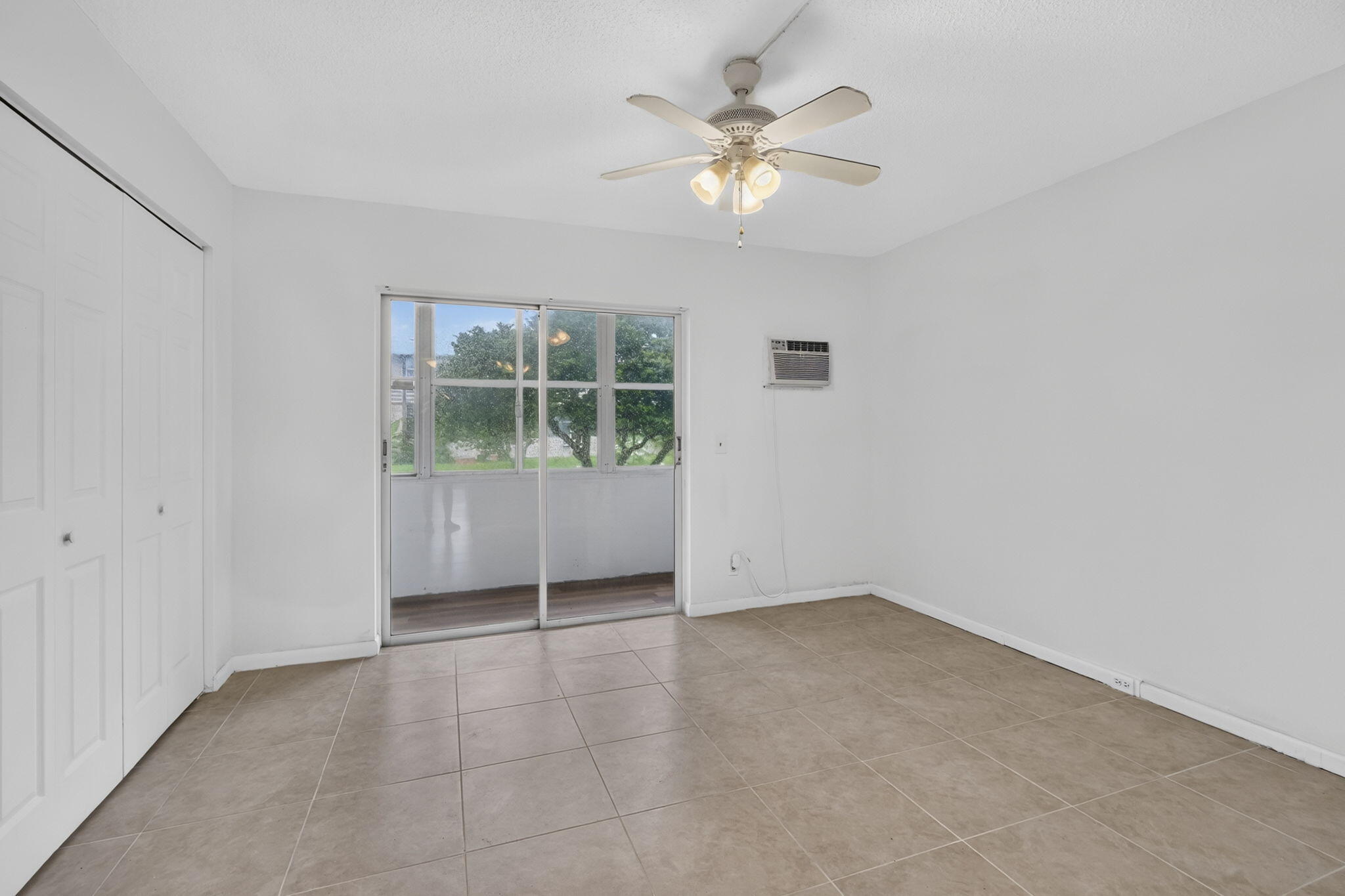 210 Canterbury J 1 Property Photo 10
