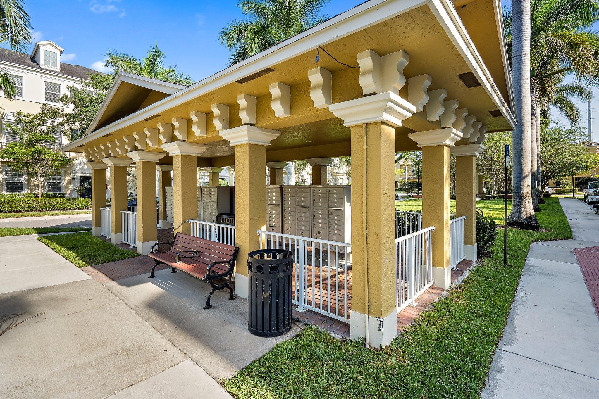 356 W Thatch Palm Circle 105 Property Photo 10