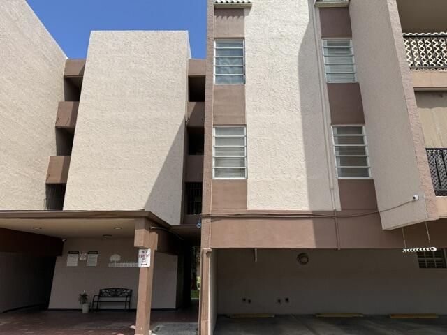 1900 W 68th Street D101 Property Photo 1
