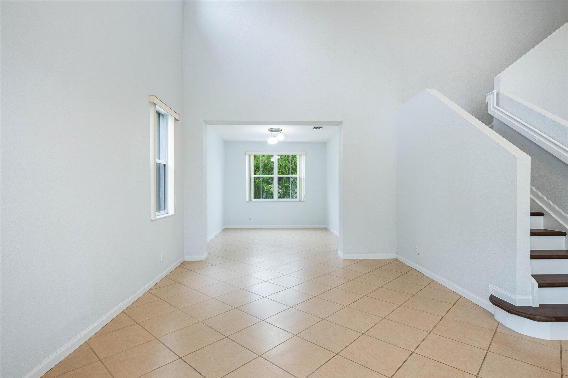 890 Hawthorn Terrace Property Photo 5