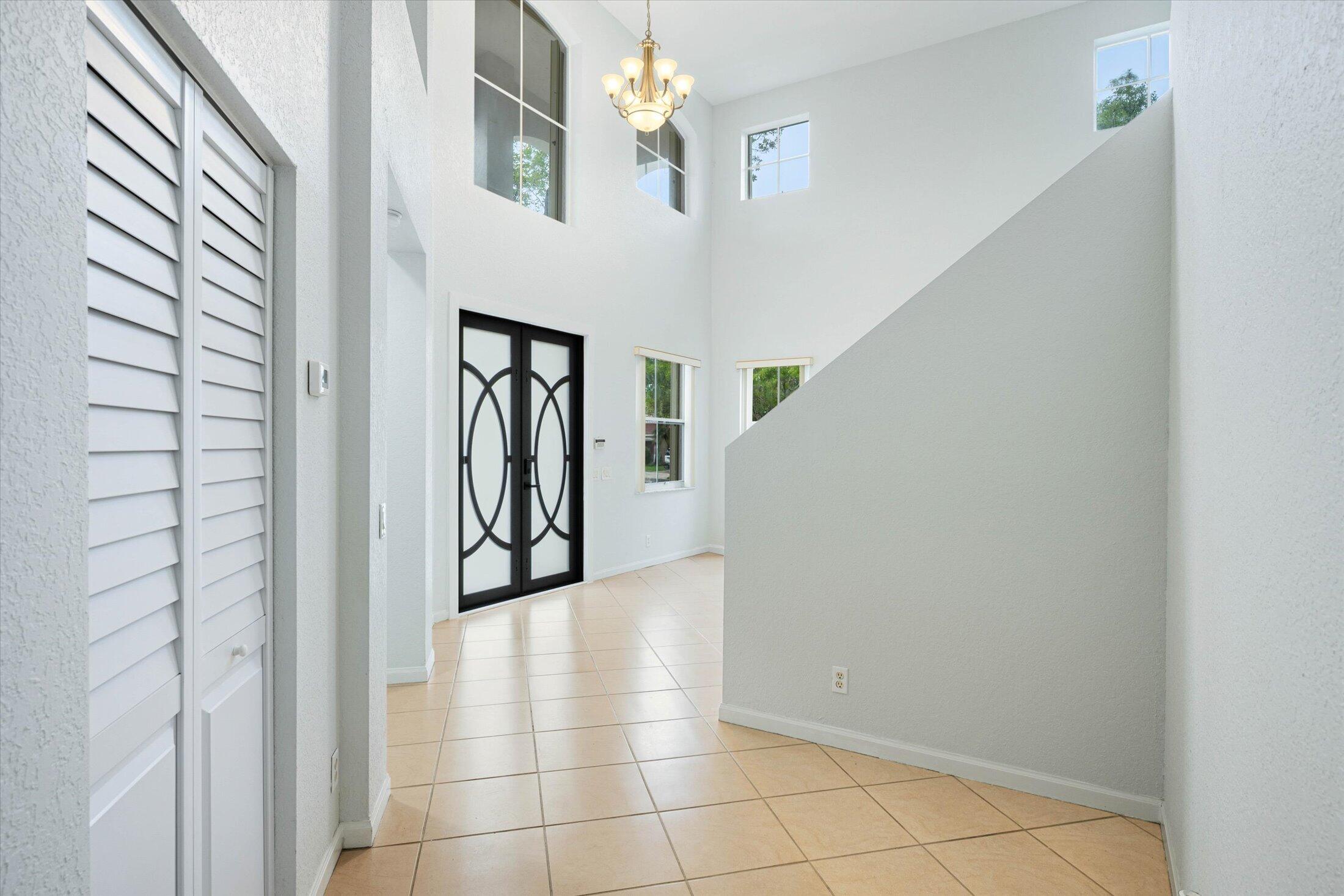 890 Hawthorn Terrace Property Photo 6
