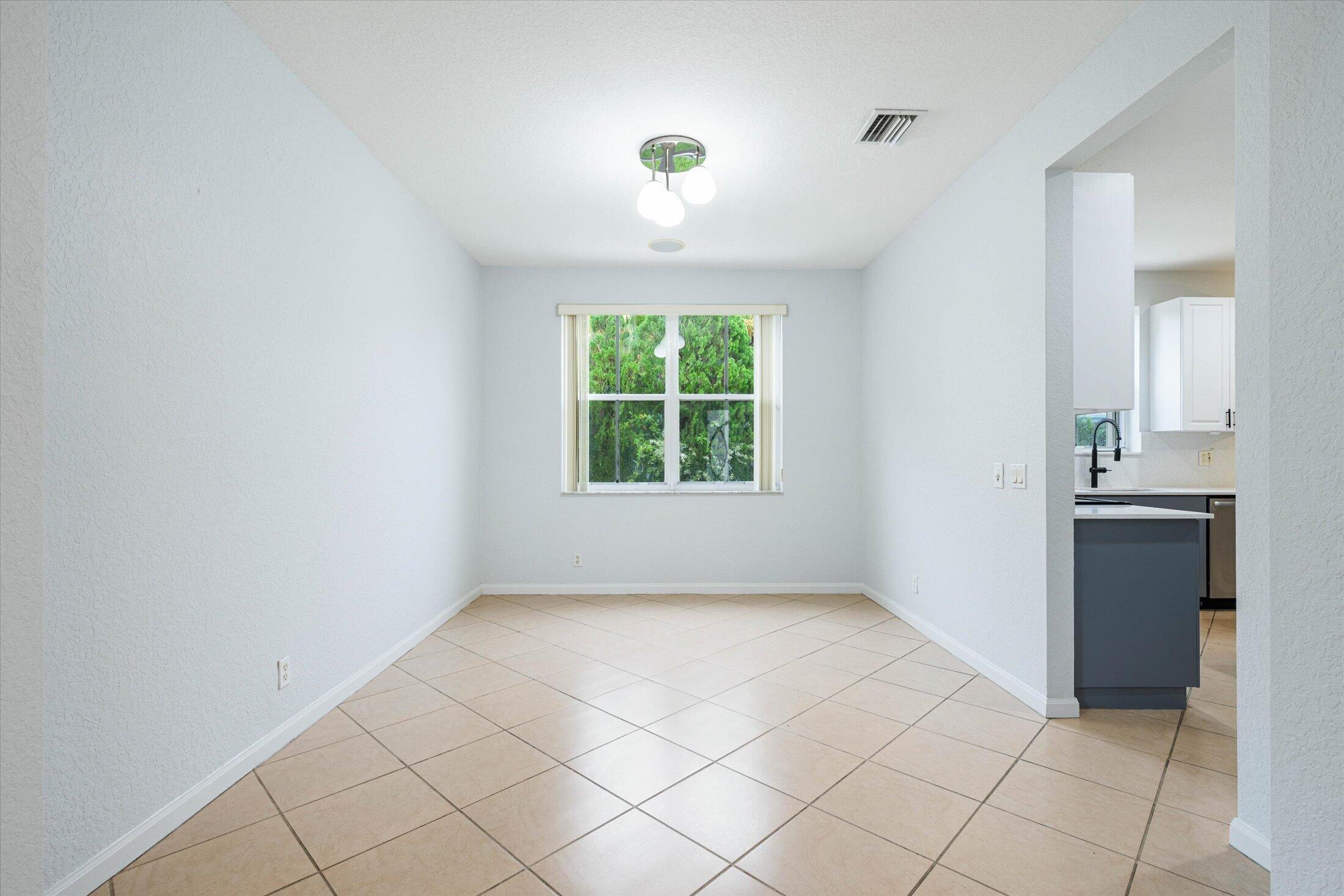 890 Hawthorn Terrace Property Photo 8