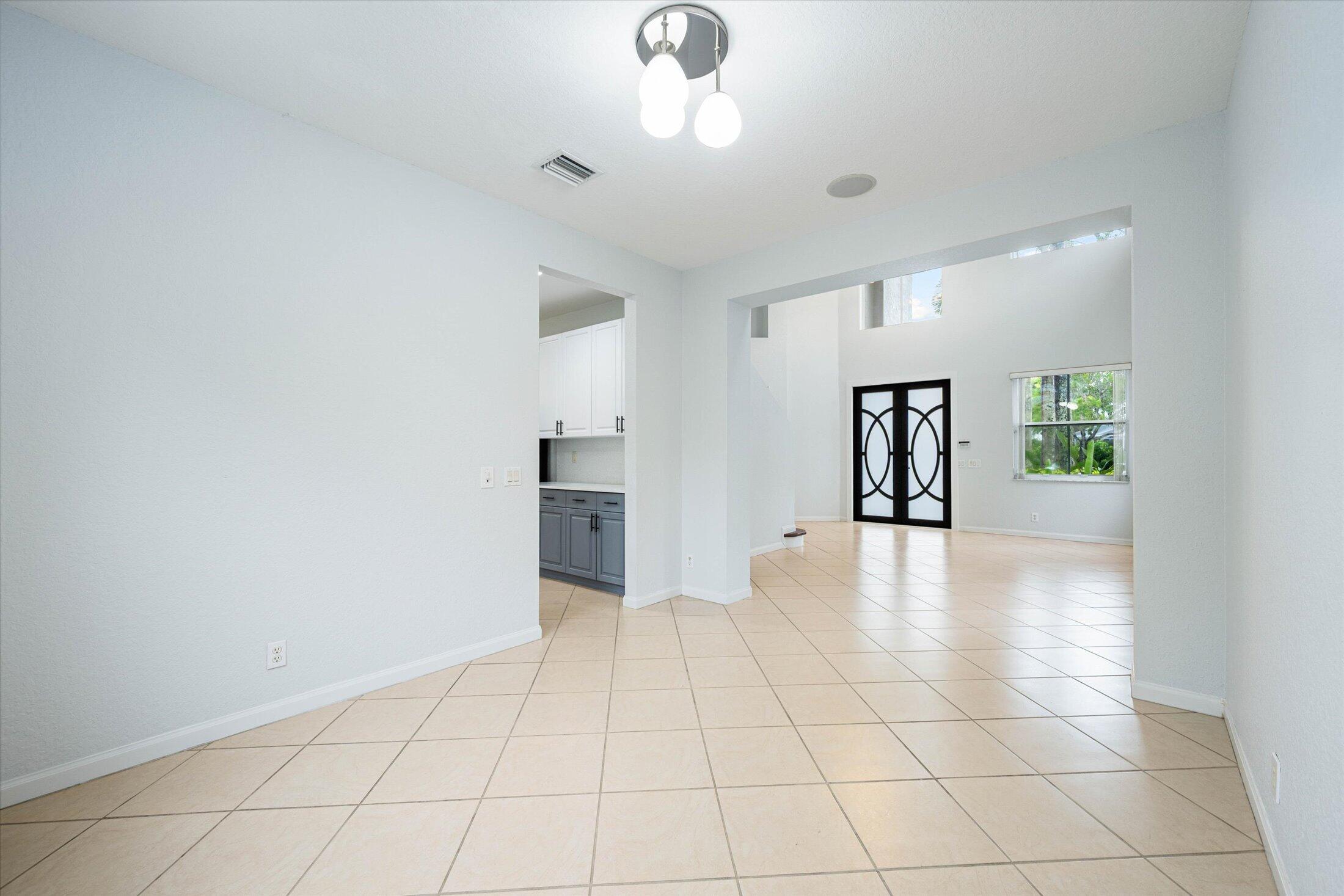 890 Hawthorn Terrace Property Photo 9