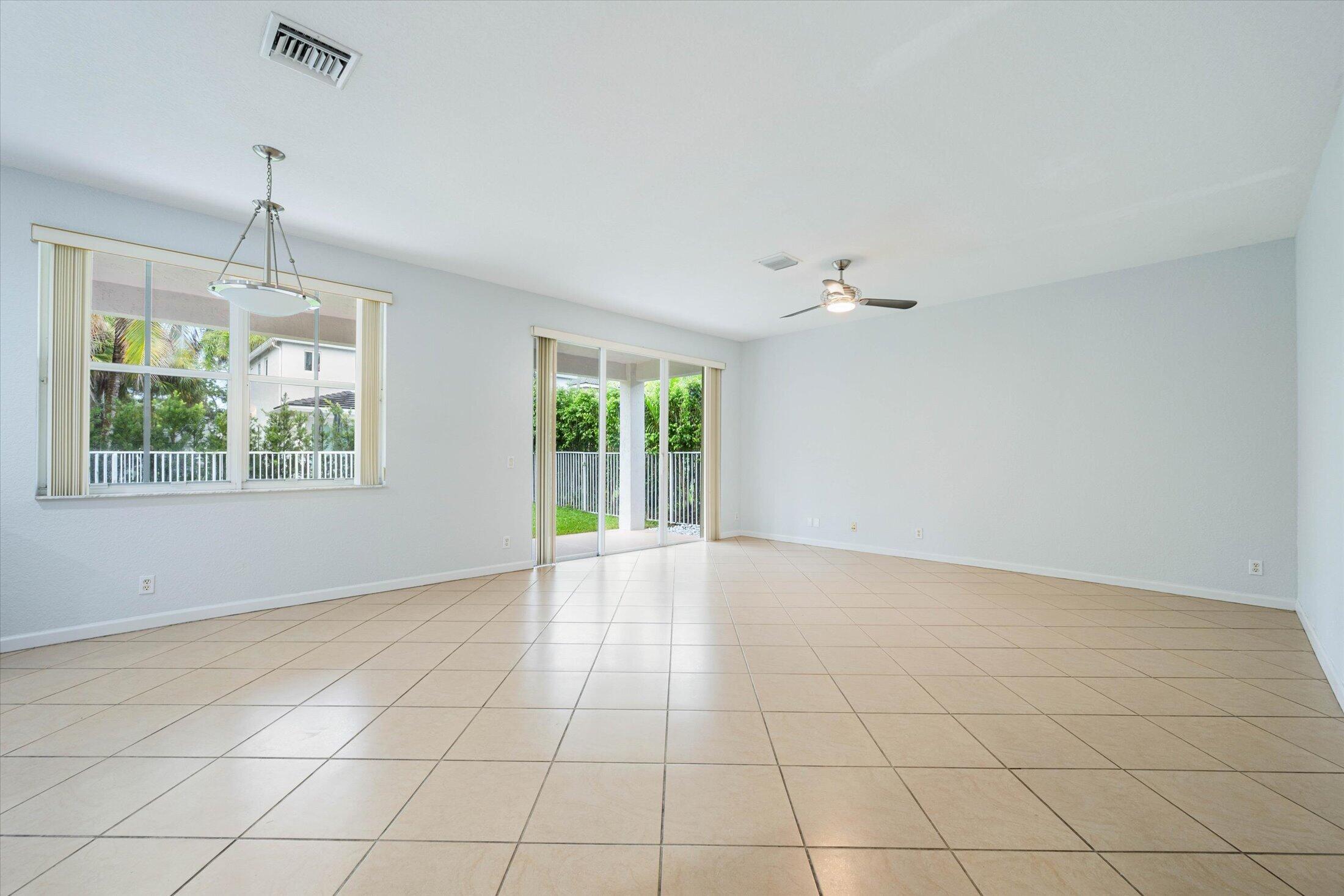 890 Hawthorn Terrace Property Photo 15