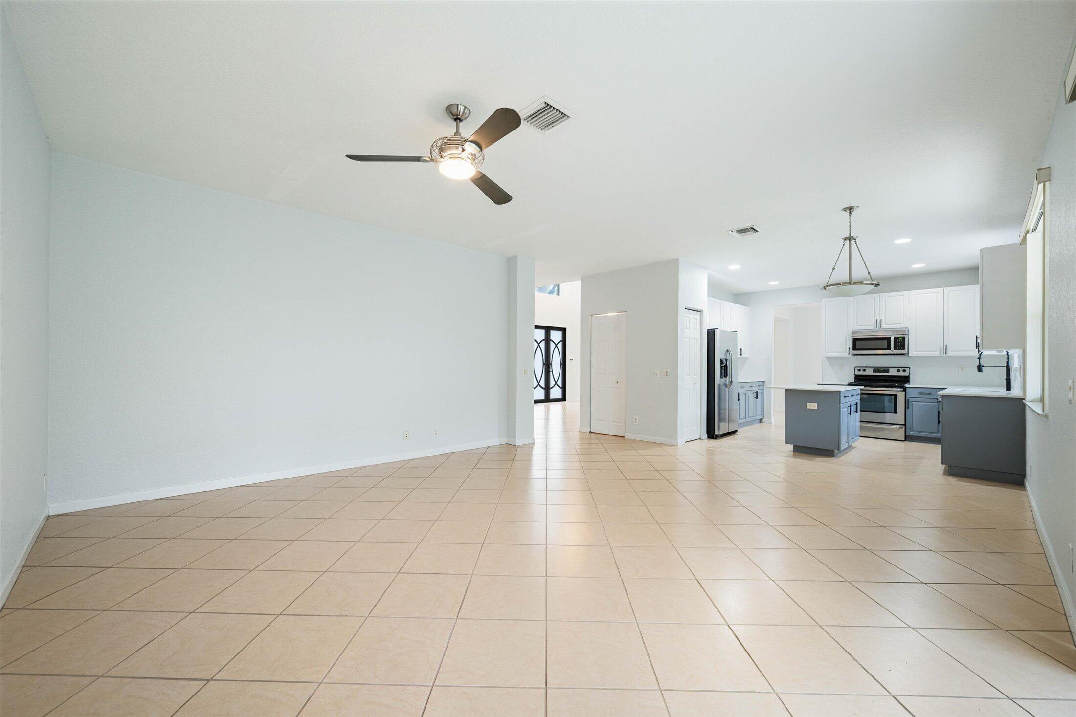 890 Hawthorn Terrace Property Photo 17