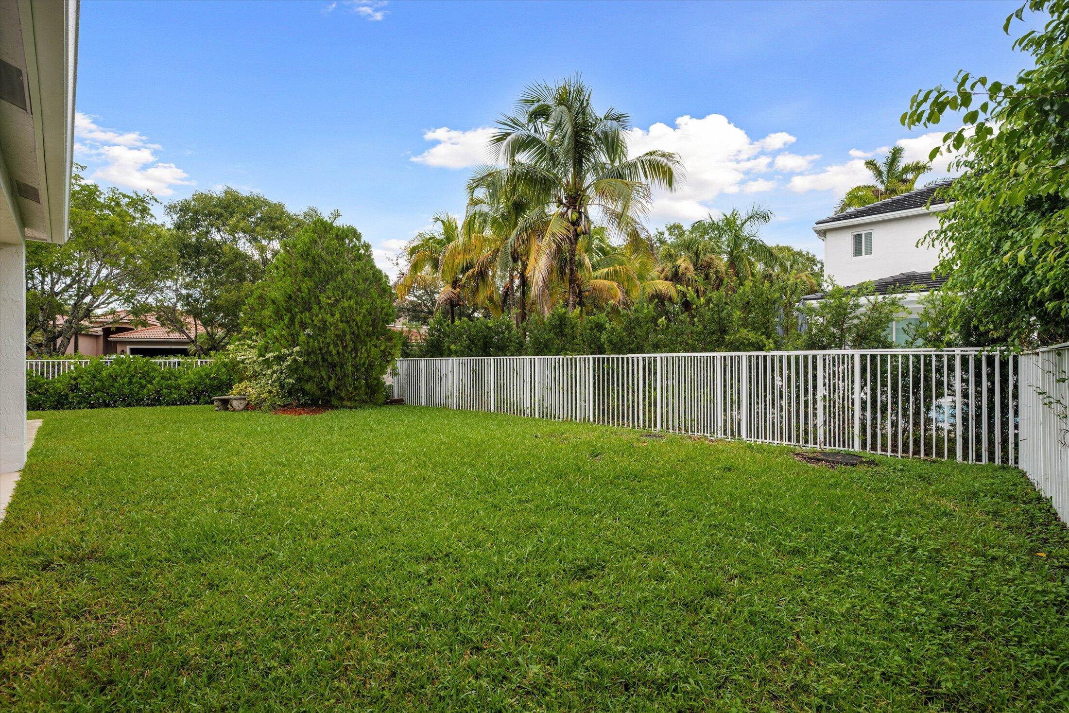 890 Hawthorn Terrace Property Photo 23