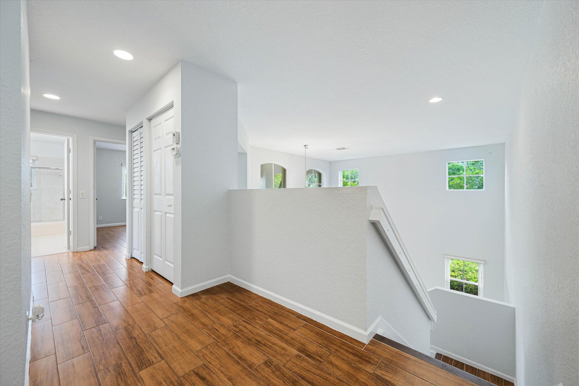 890 Hawthorn Terrace Property Photo 27