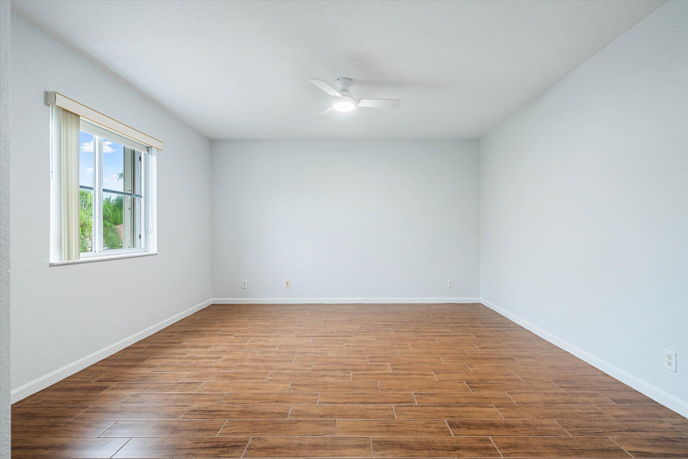 890 Hawthorn Terrace Property Photo 31