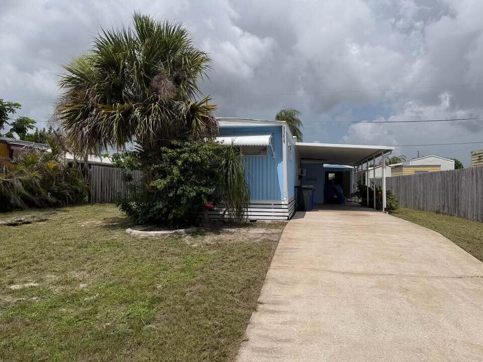 8364 Se Sandy Lane Property Photo 1