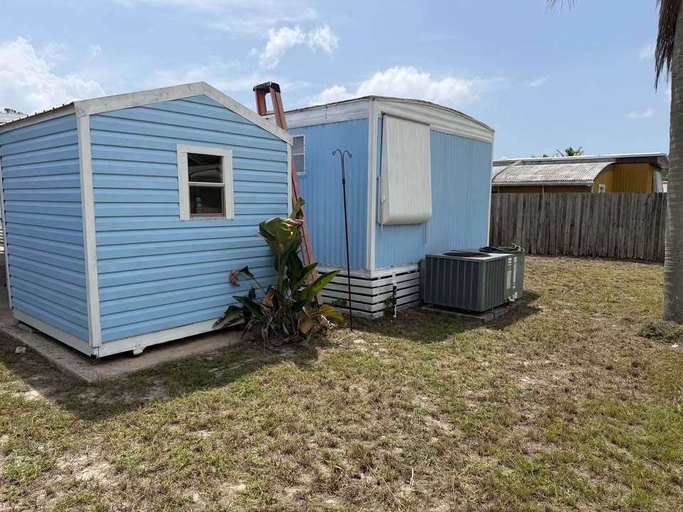 8364 Se Sandy Lane Property Photo 2
