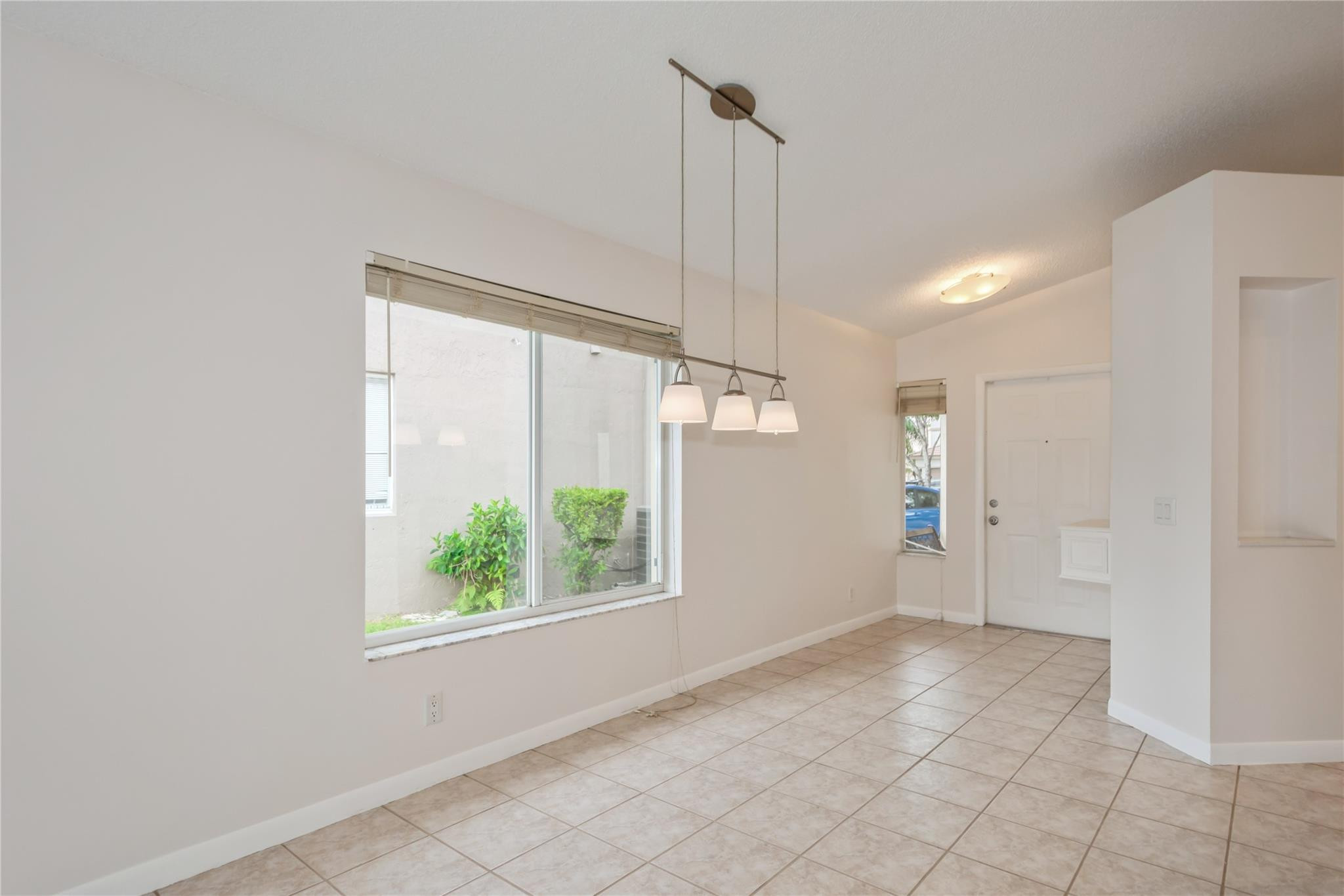 4367 Dogwood Circle Property Photo 6