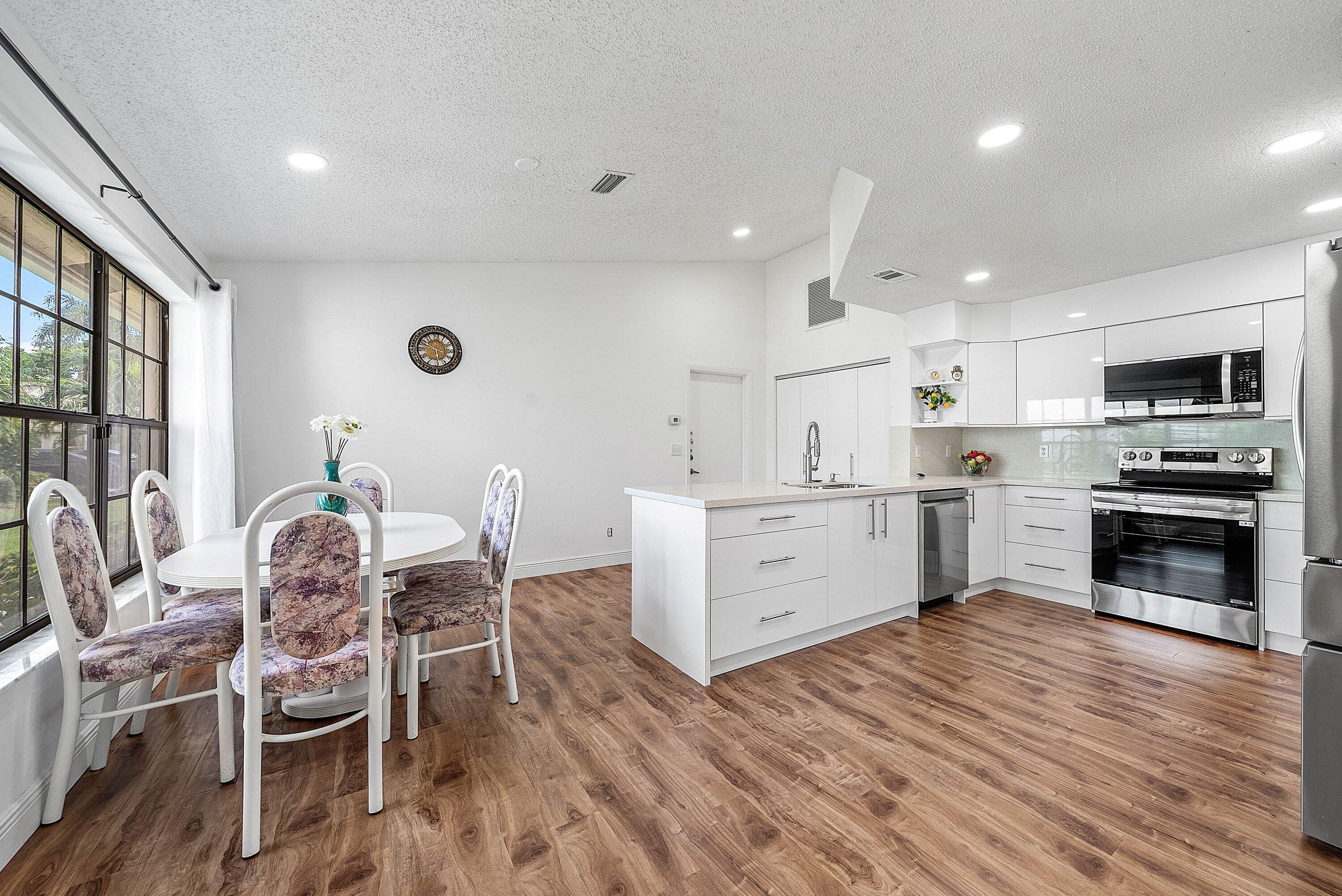 4830 Brighton Lakes Boulevard Property Photo 8