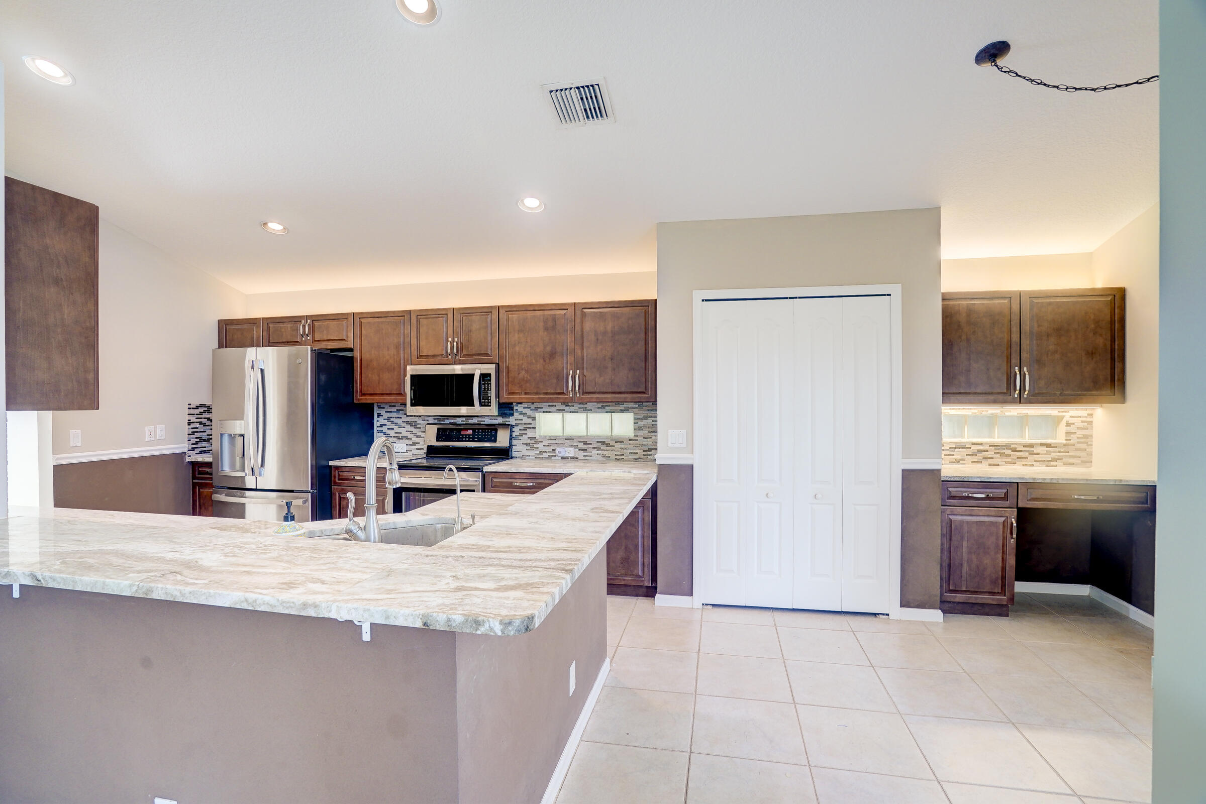 1117 Avondale Court Property Photo 20
