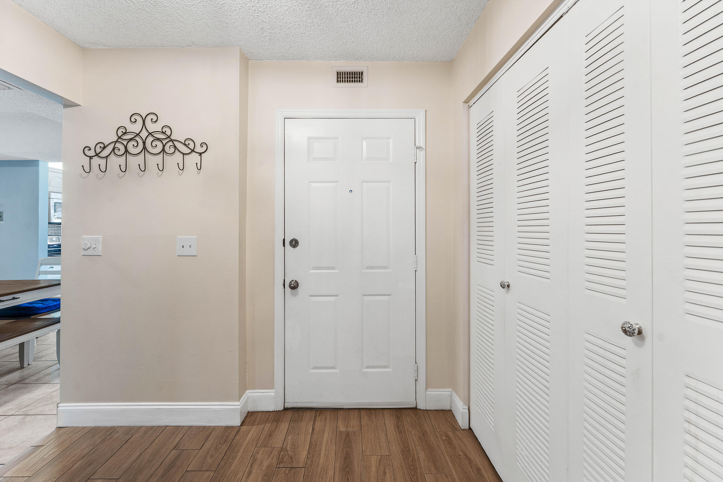 1611 Cabot Lane 3 Property Photo 6