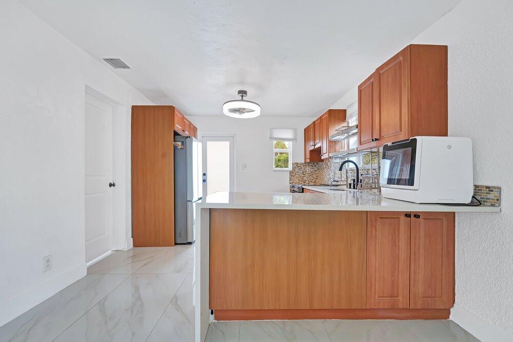 2220 Hope Street Property Photo 4