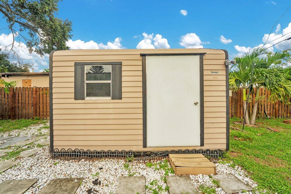 2220 Hope Street Property Photo 14