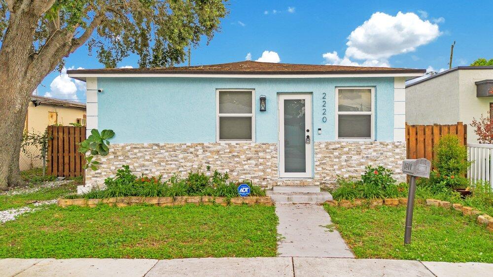 2220 Hope Street Property Photo 18