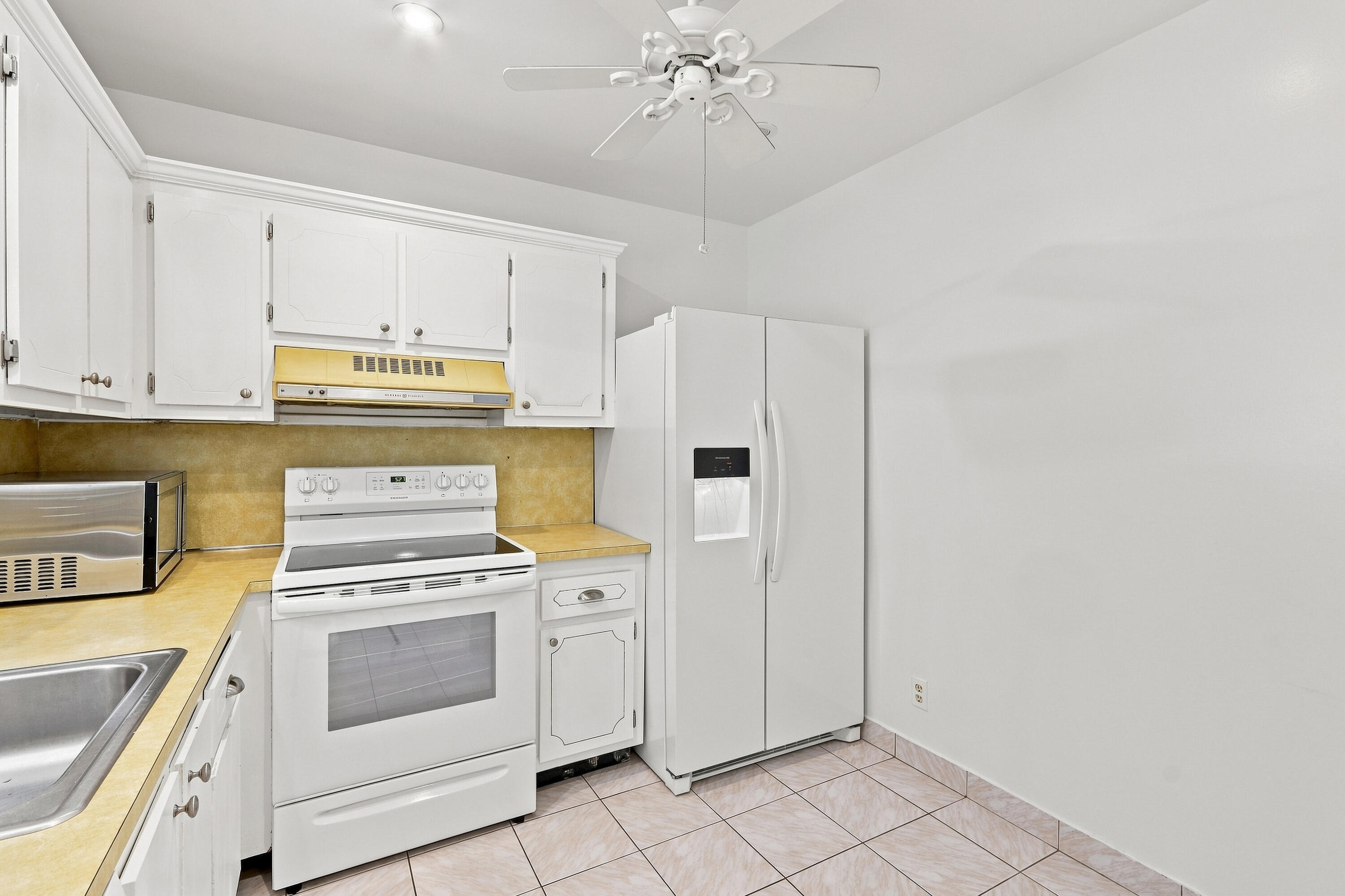 2538 Boundbrook Drive S 137 Property Photo 9