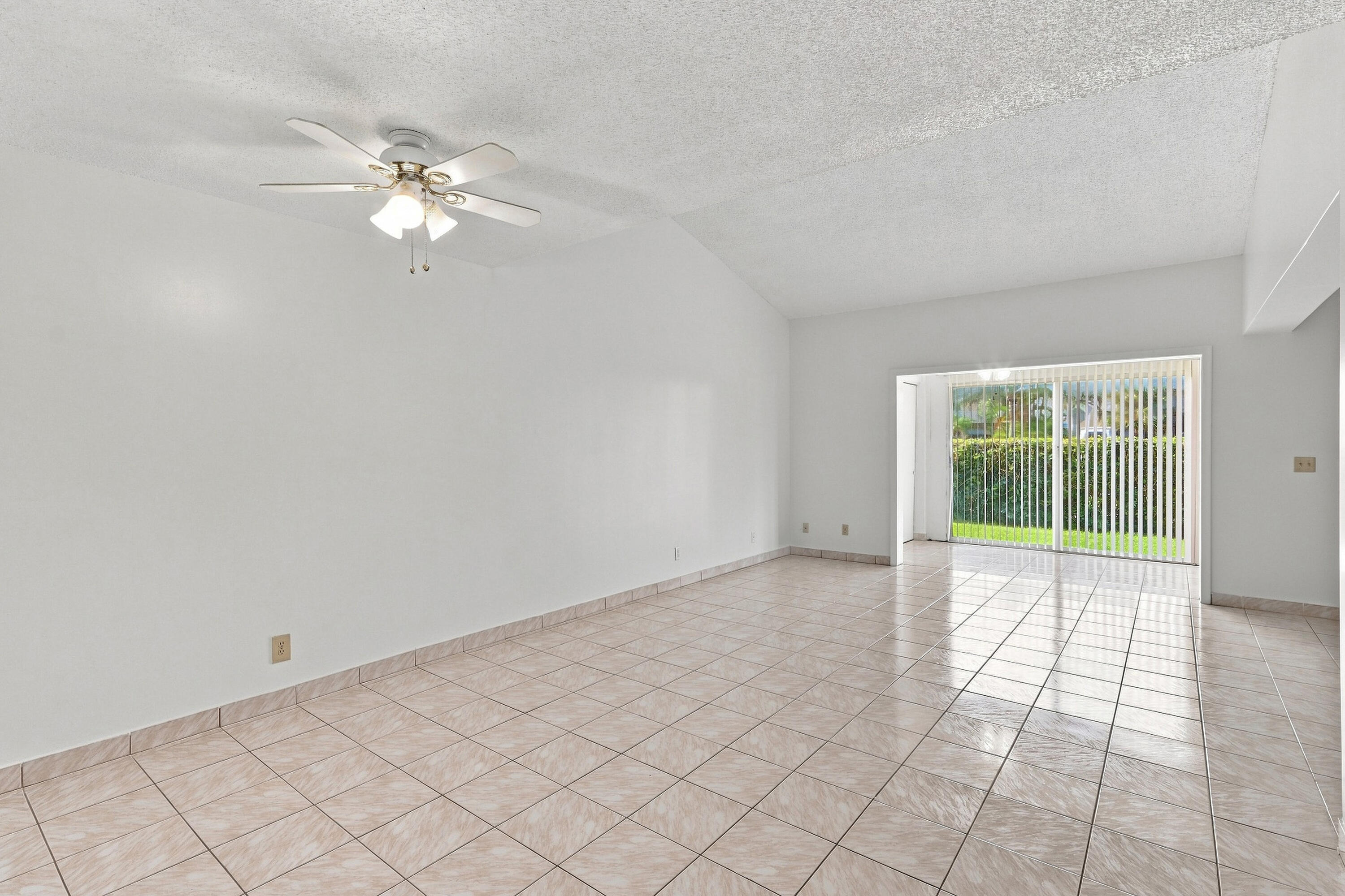 2538 Boundbrook Drive S 137 Property Photo 13
