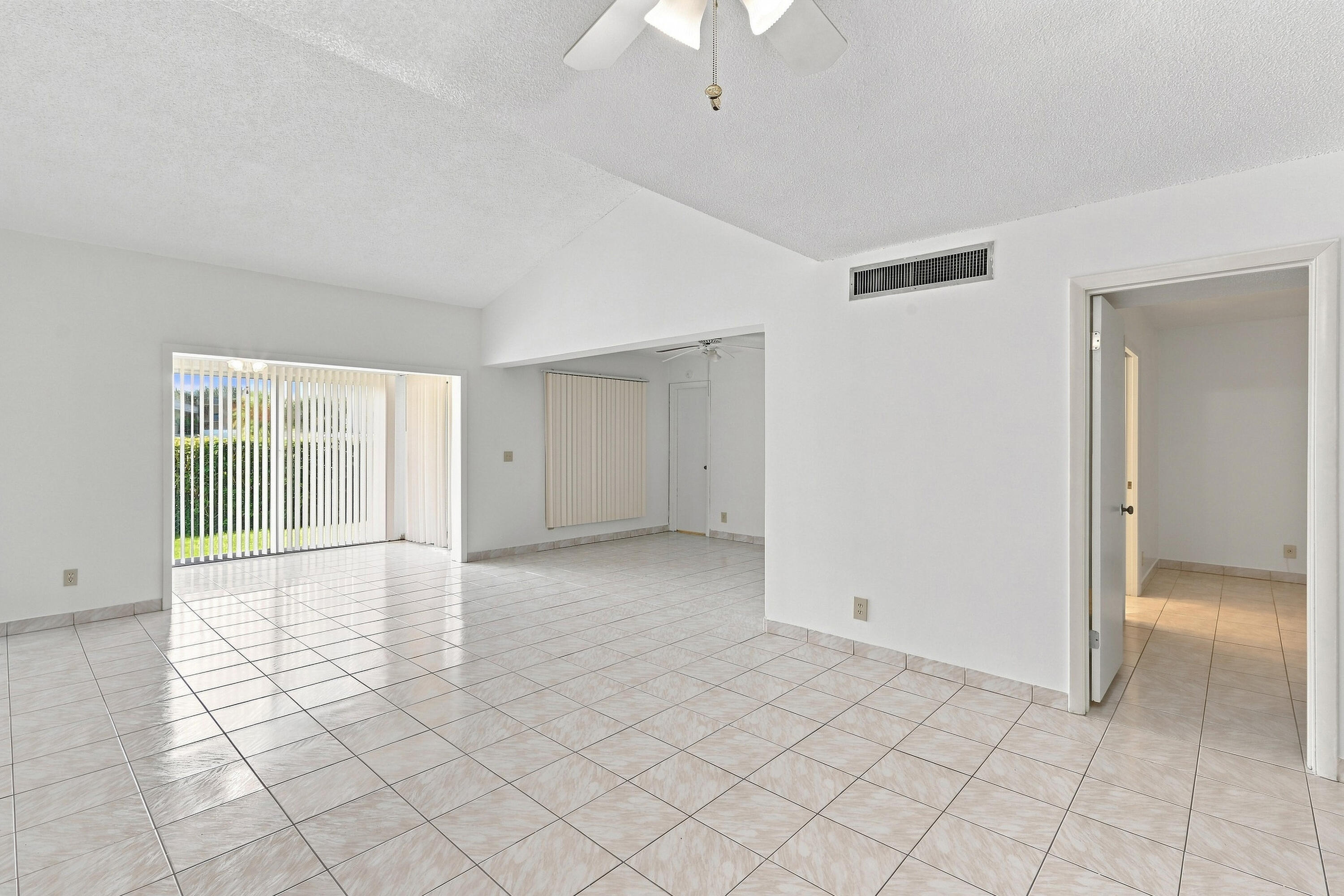 2538 Boundbrook Drive S 137 Property Photo 14