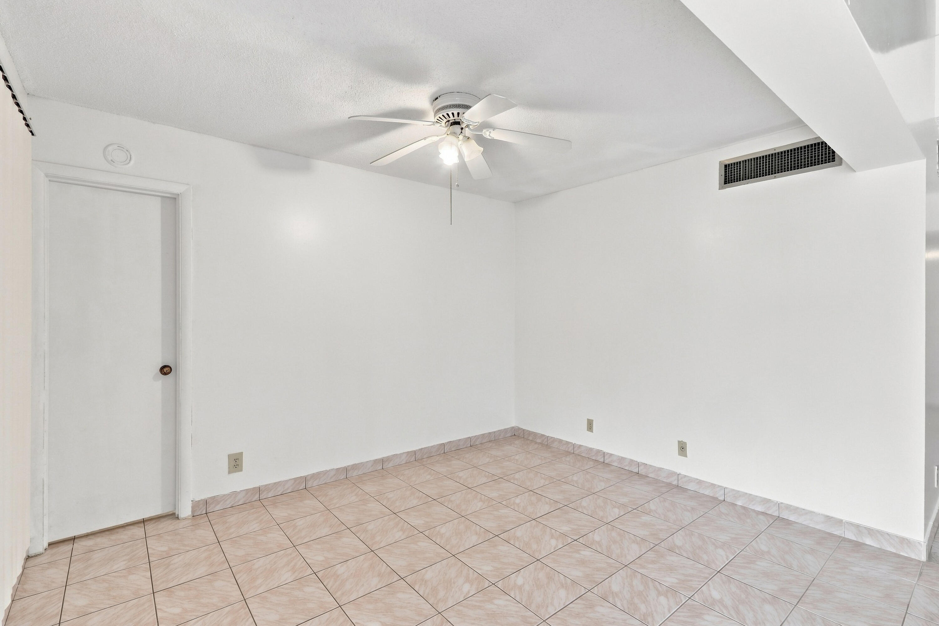 2538 Boundbrook Drive S 137 Property Photo 19