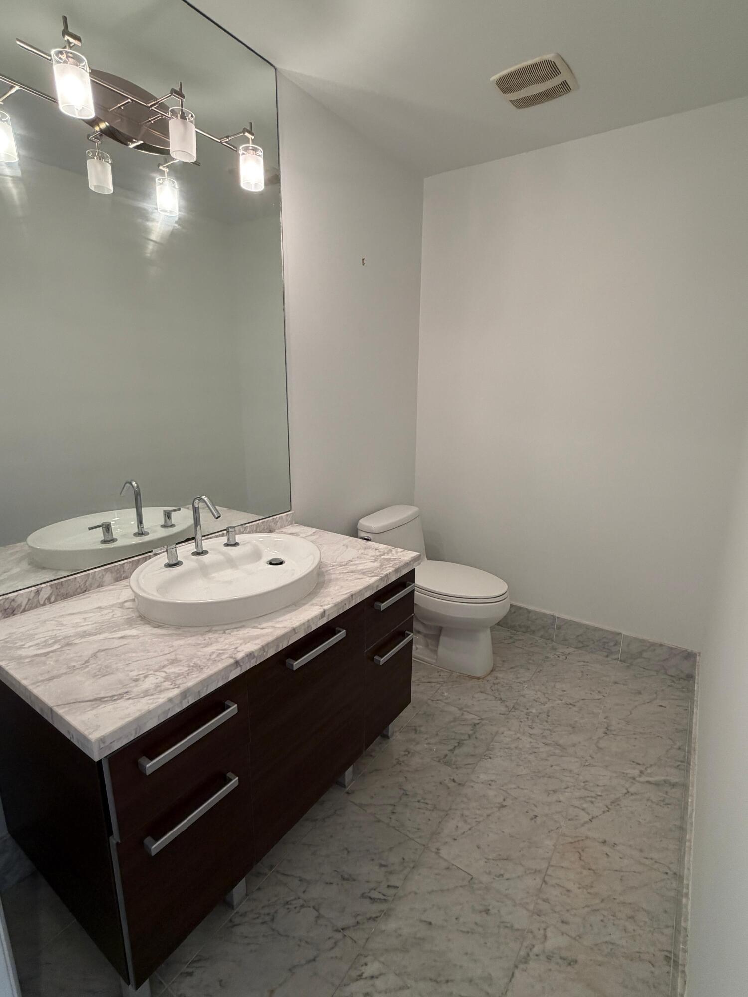 244 Biscayne Boulevard 645 Property Photo 9