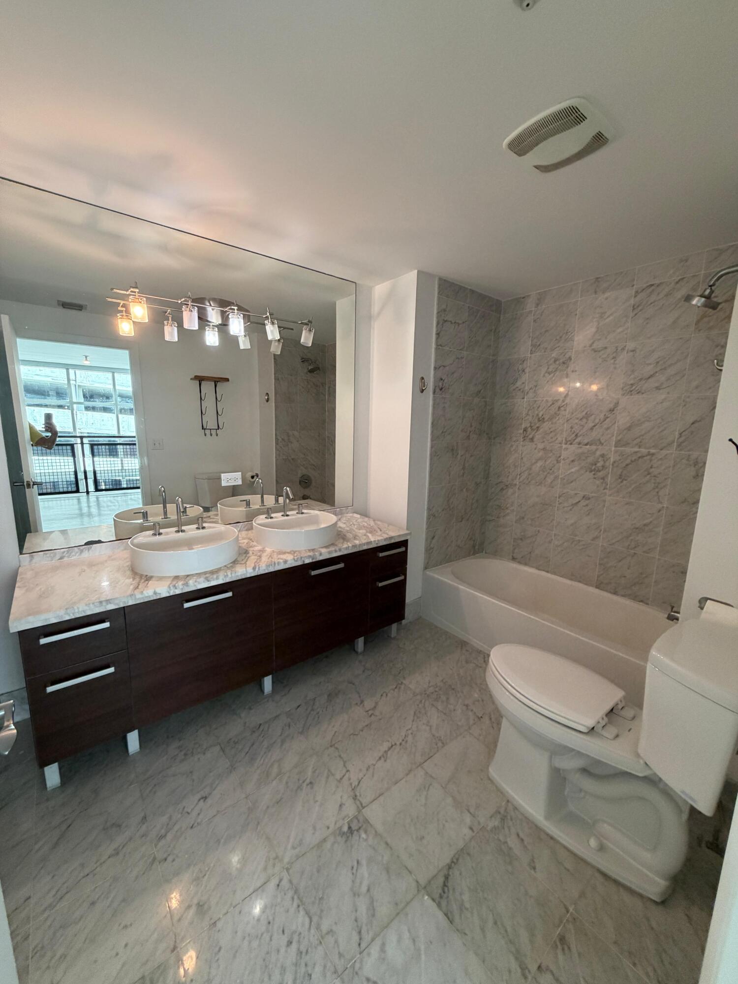 244 Biscayne Boulevard 645 Property Photo 15
