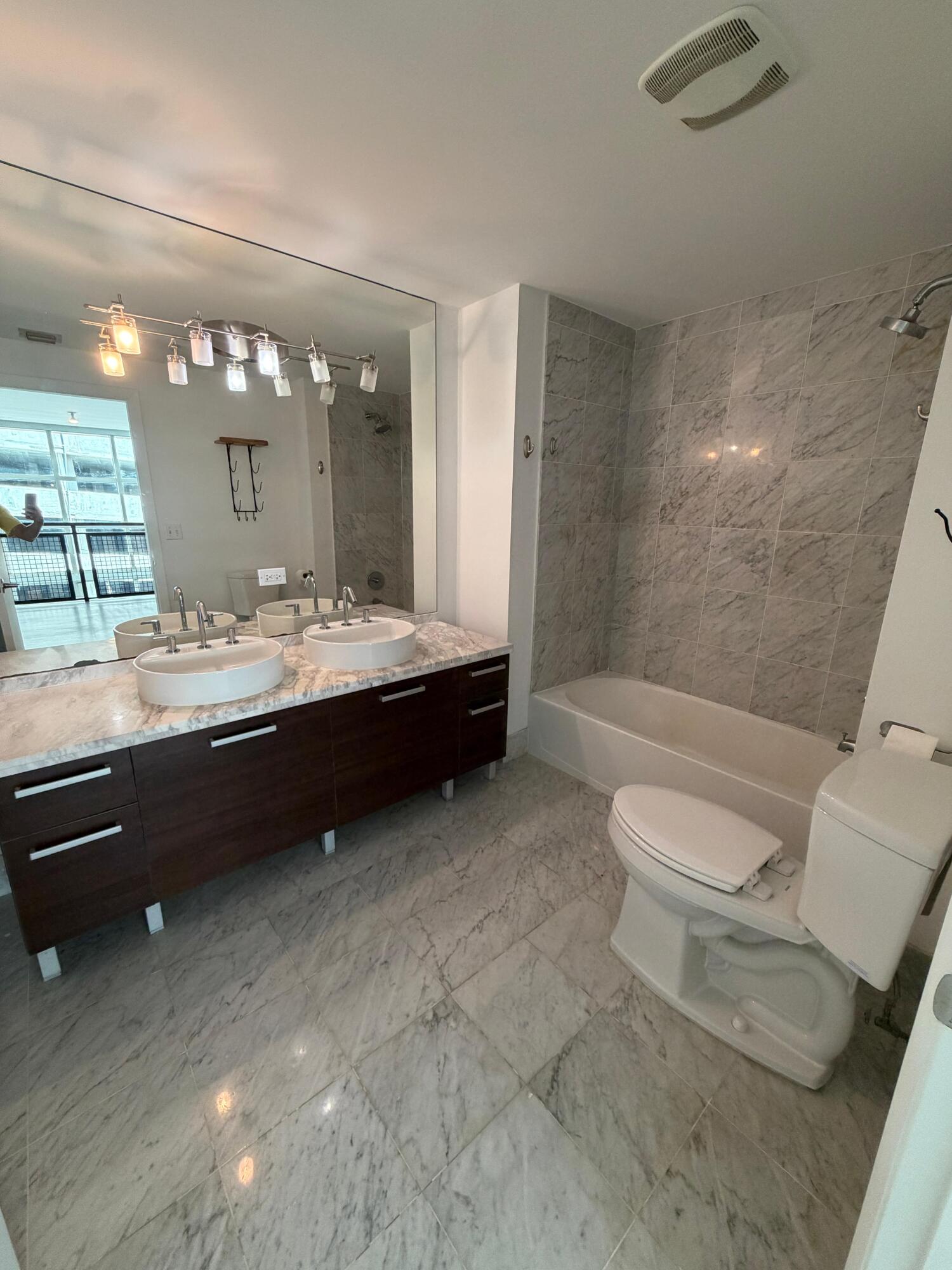 244 Biscayne Boulevard 645 Property Photo 16