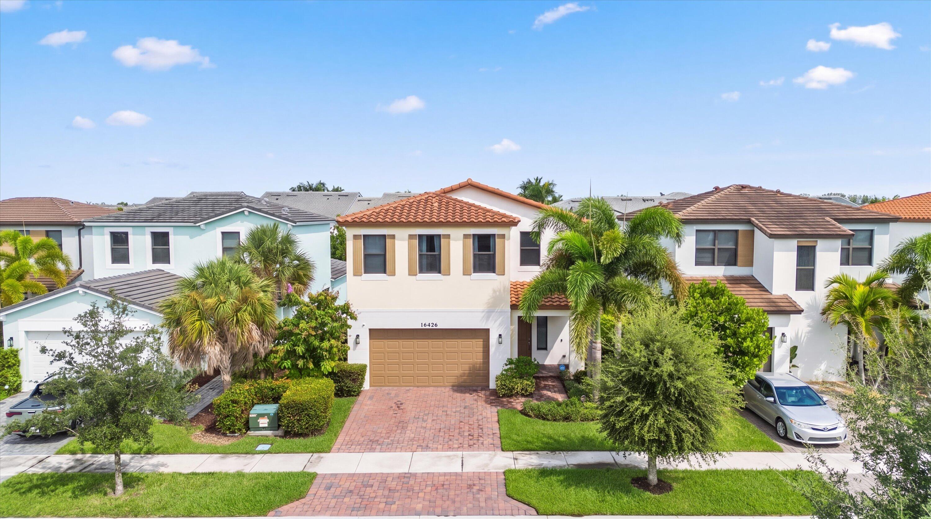 16426 Sandy Shore Drive Property Photo 3