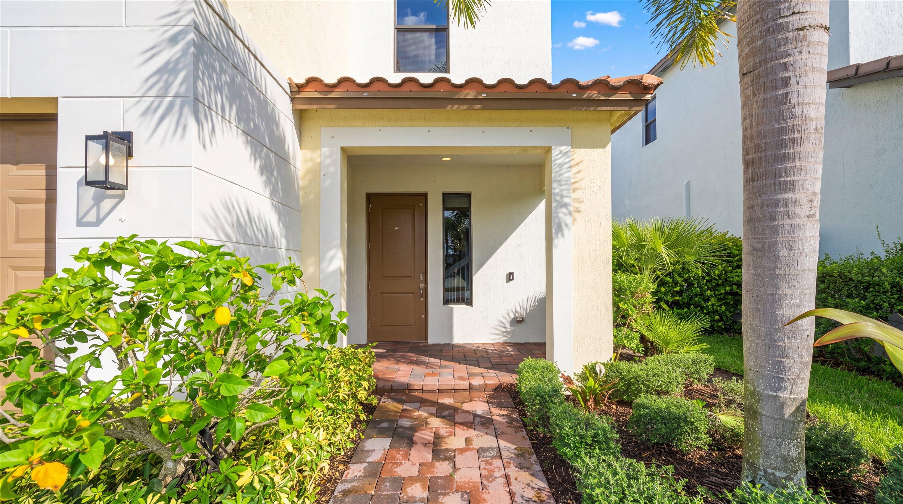 16426 Sandy Shore Drive Property Photo 4