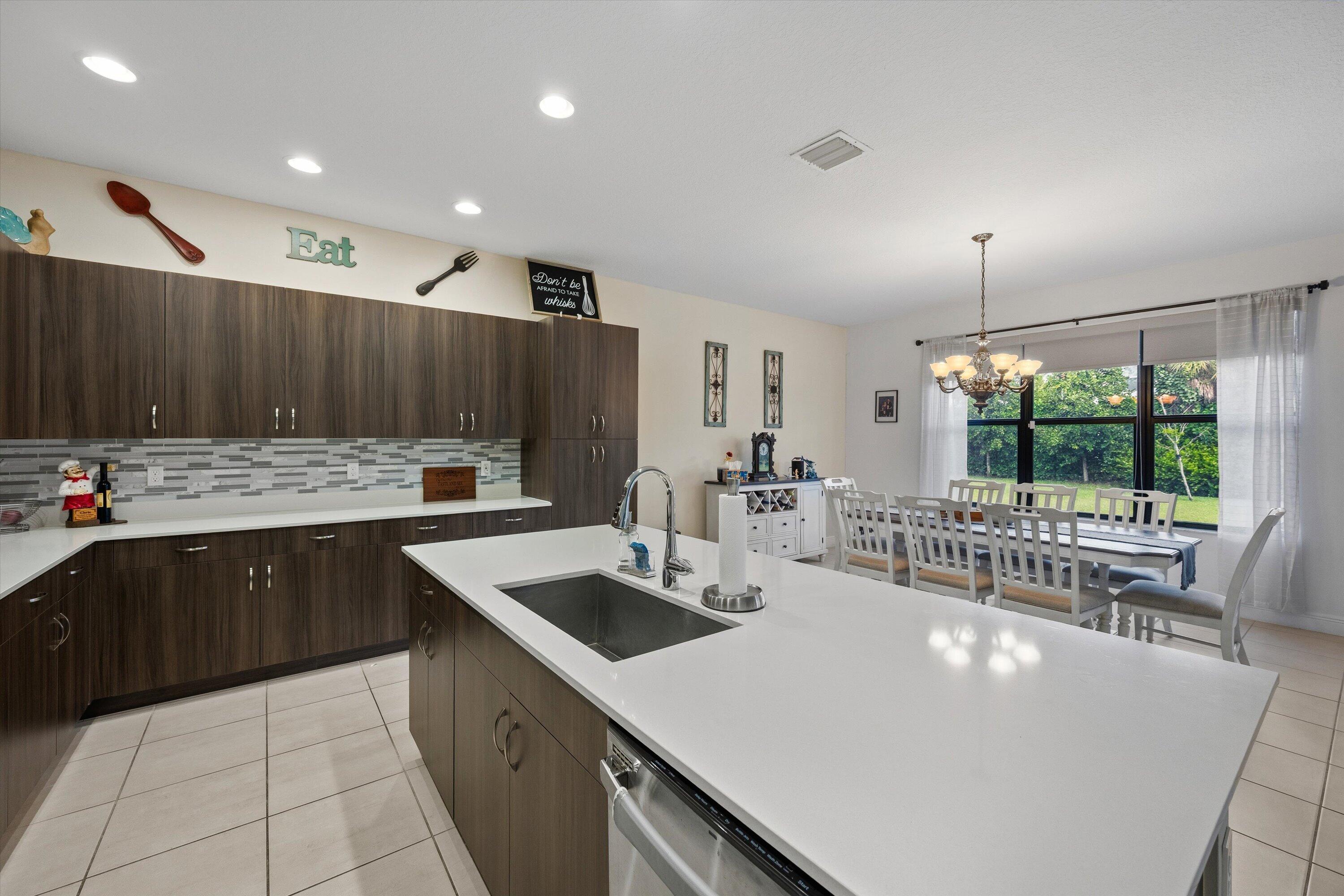 16426 Sandy Shore Drive Property Photo 15