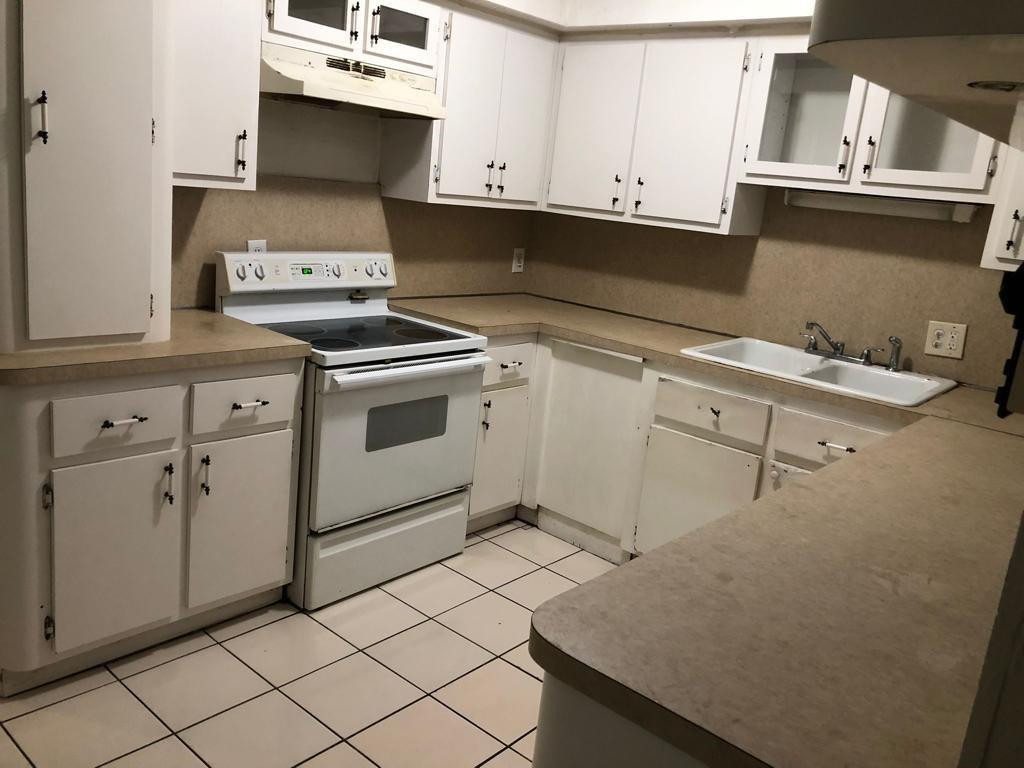 1302 NW 9TH Avenue Property Photo 1