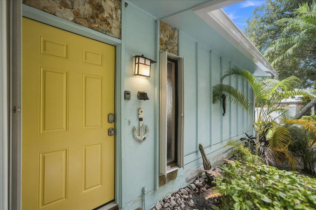 4150 Ne Breakwater Drive Property Photo 2