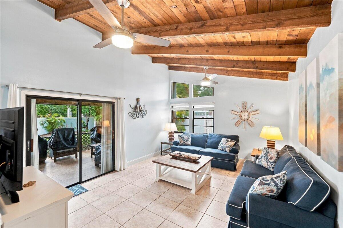 4150 Ne Breakwater Drive Property Photo 6